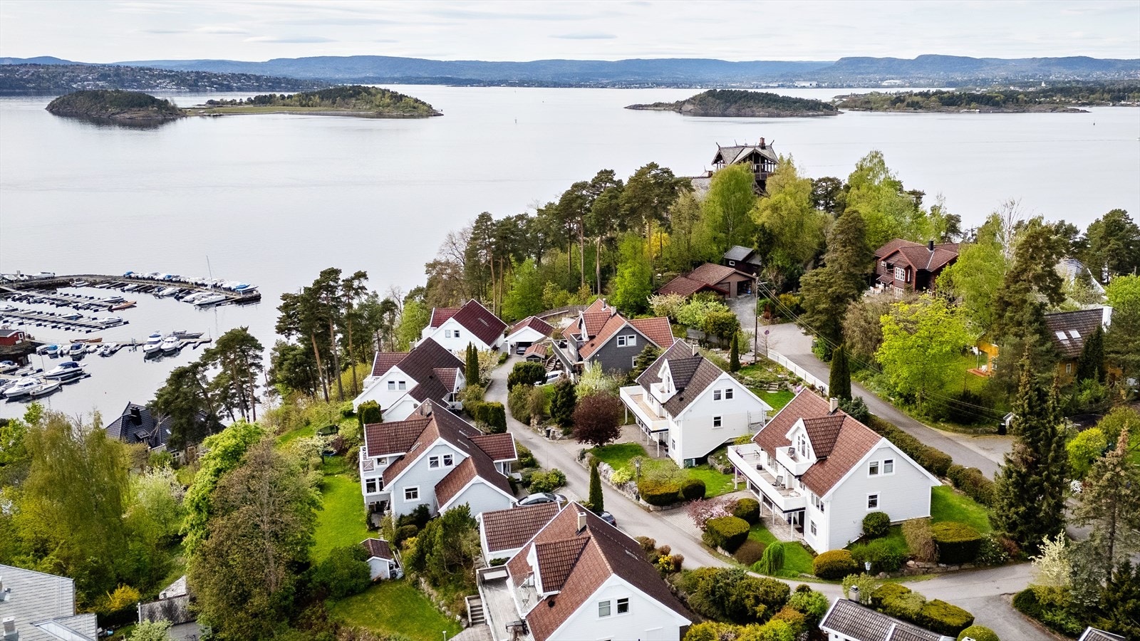 Velkommen til Ormøybakken 32! Boligen er presentert av Tobias Due v/Nordvik Bolig avd. Frogner. Rolig og barnevennlig område. Dette er et drømmested for enhver barnefamilie! Galleribilde