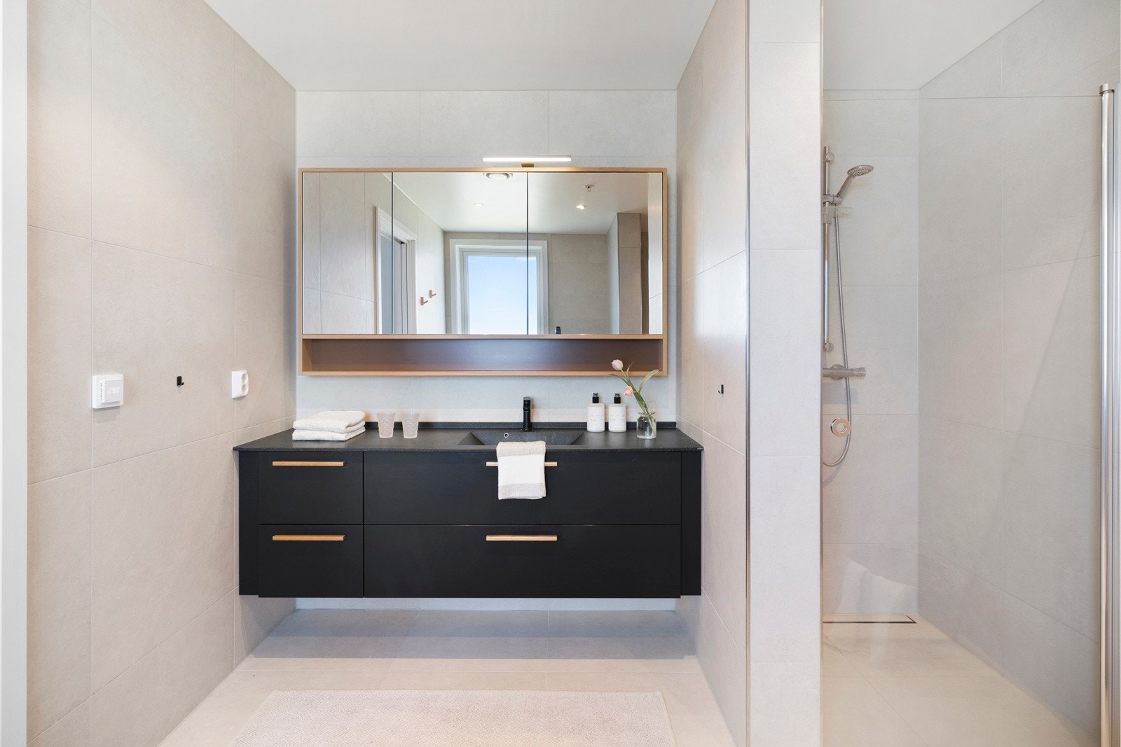 Leiligheten inneholder to bad/wc og et vaskerom. Galleribilde