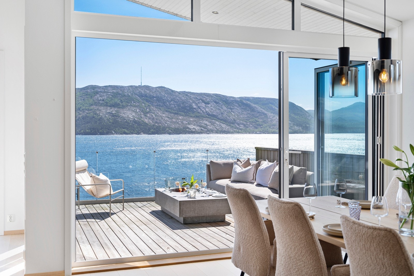 Den høye plasseringen sikrer nydelig utsikt over Gandsfjorden, og solforholdene er upåklagelige. Galleribilde