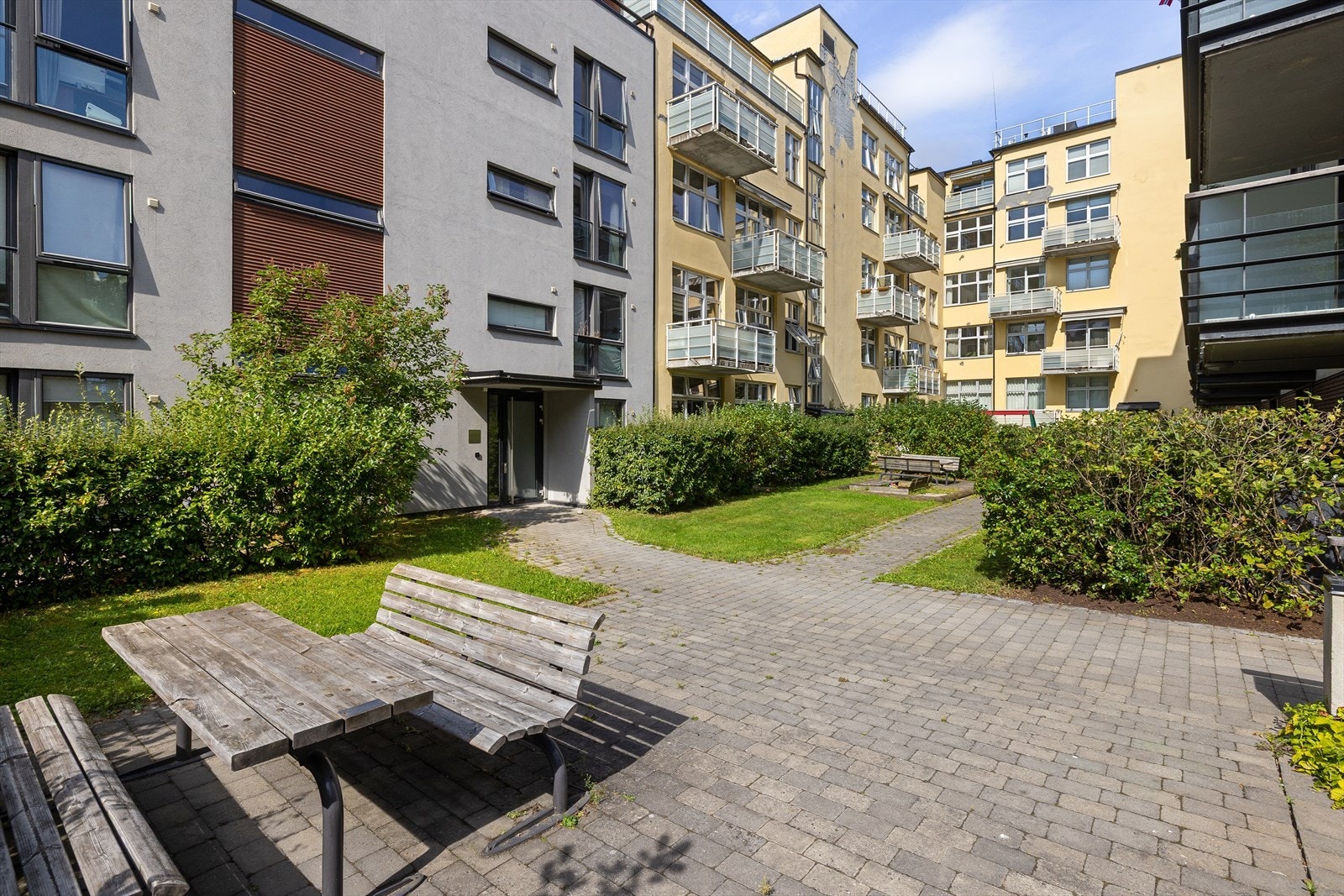 Det er flere sittegrupper i rolige omgivelser. Galleribilde