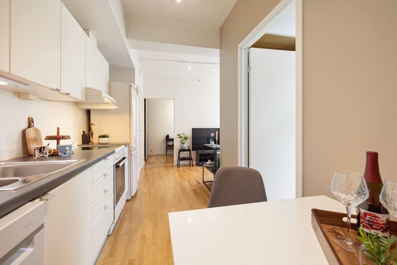 På kjøkkenet er det plass til spisebord. Galleribilde