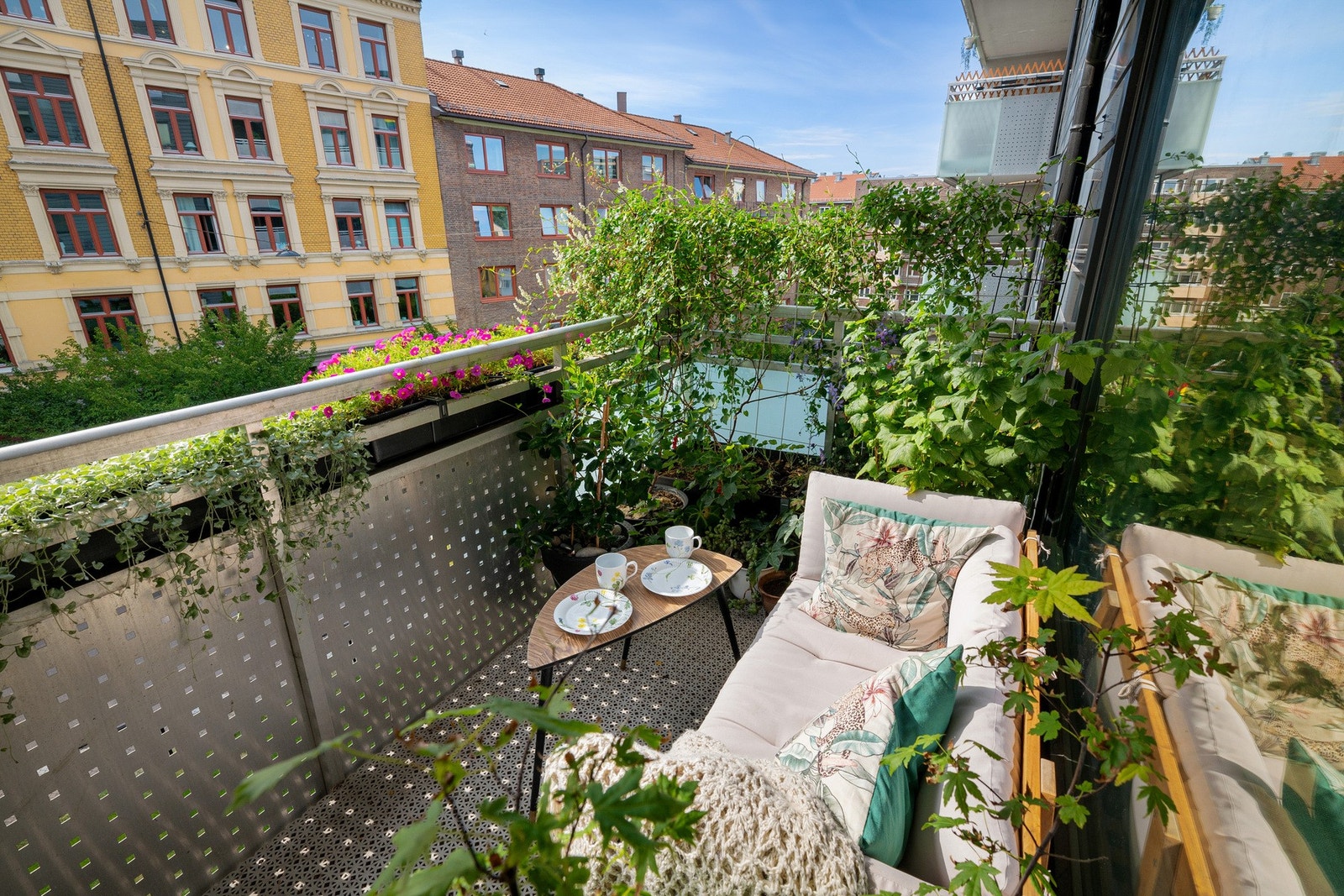 Overbygget sydøstvendt balkong på ca. 9 kvm Galleribilde