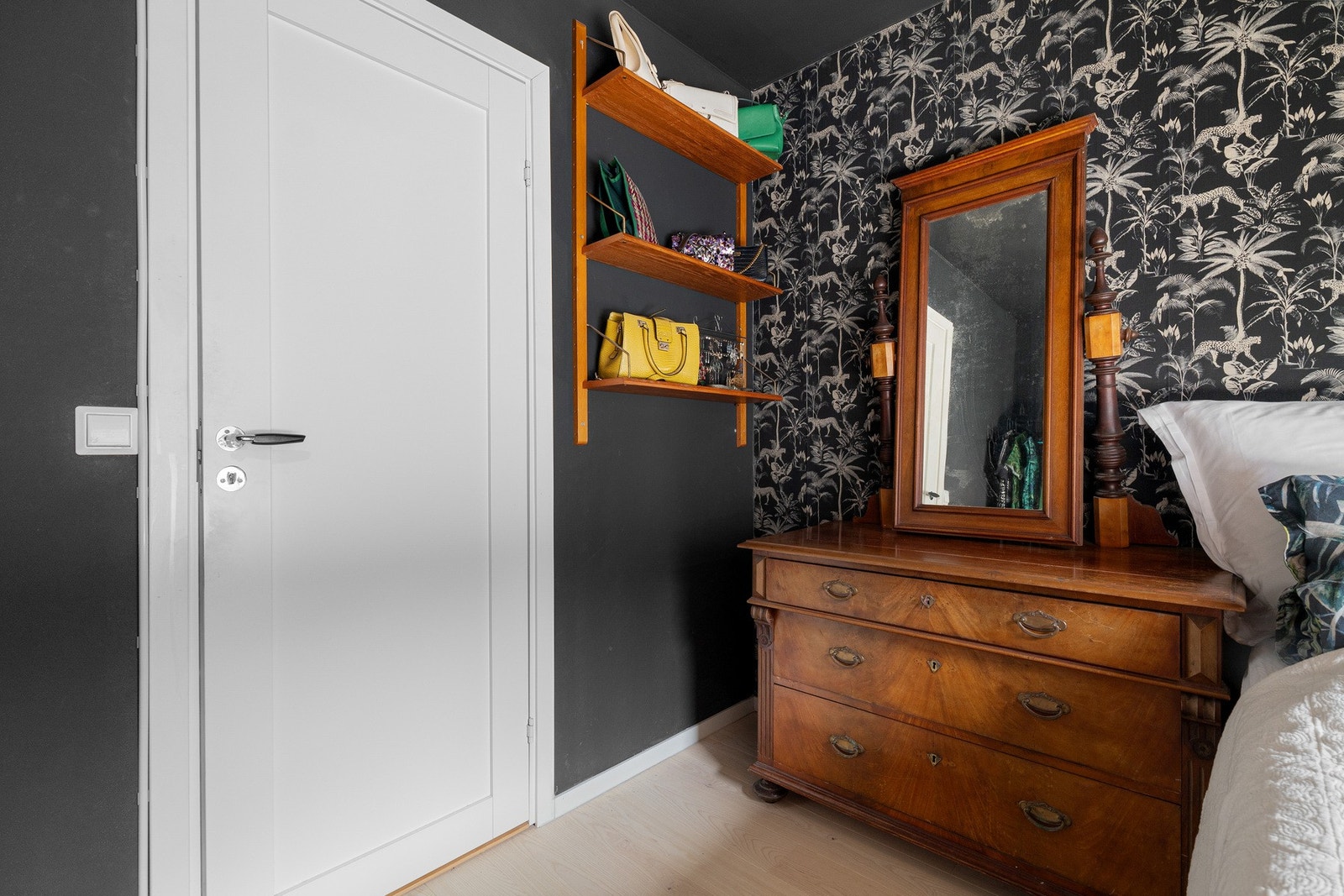 Her er det god plass til ulike garderobeløsninger Galleribilde