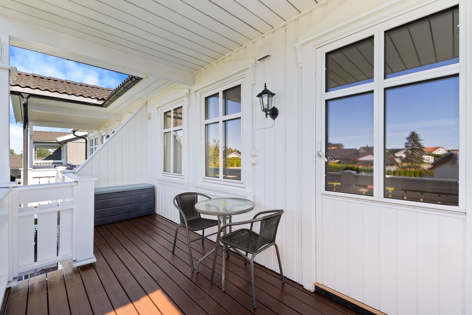 Fra stuen har man utgang til boligens sørvest vendte balkong Galleribilde