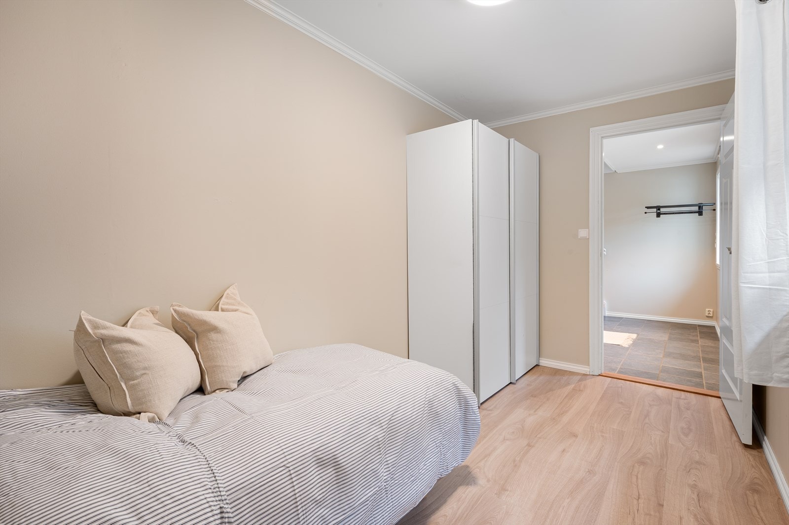 - Passer perfekt til barne- eller gjesterom - Galleribilde