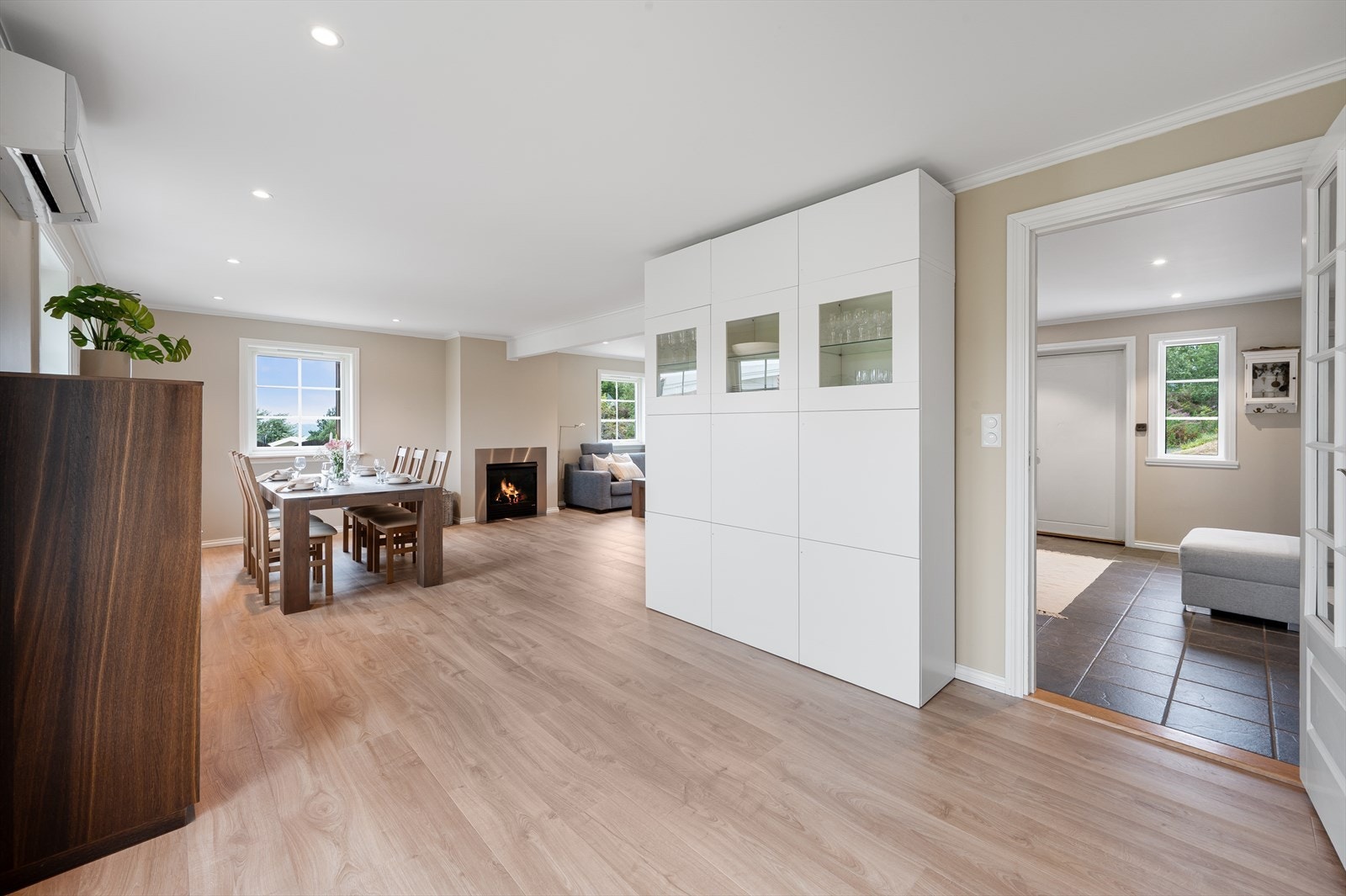 - Ildsted med gasspeis, perfekt for kaldere kvelder - Galleribilde