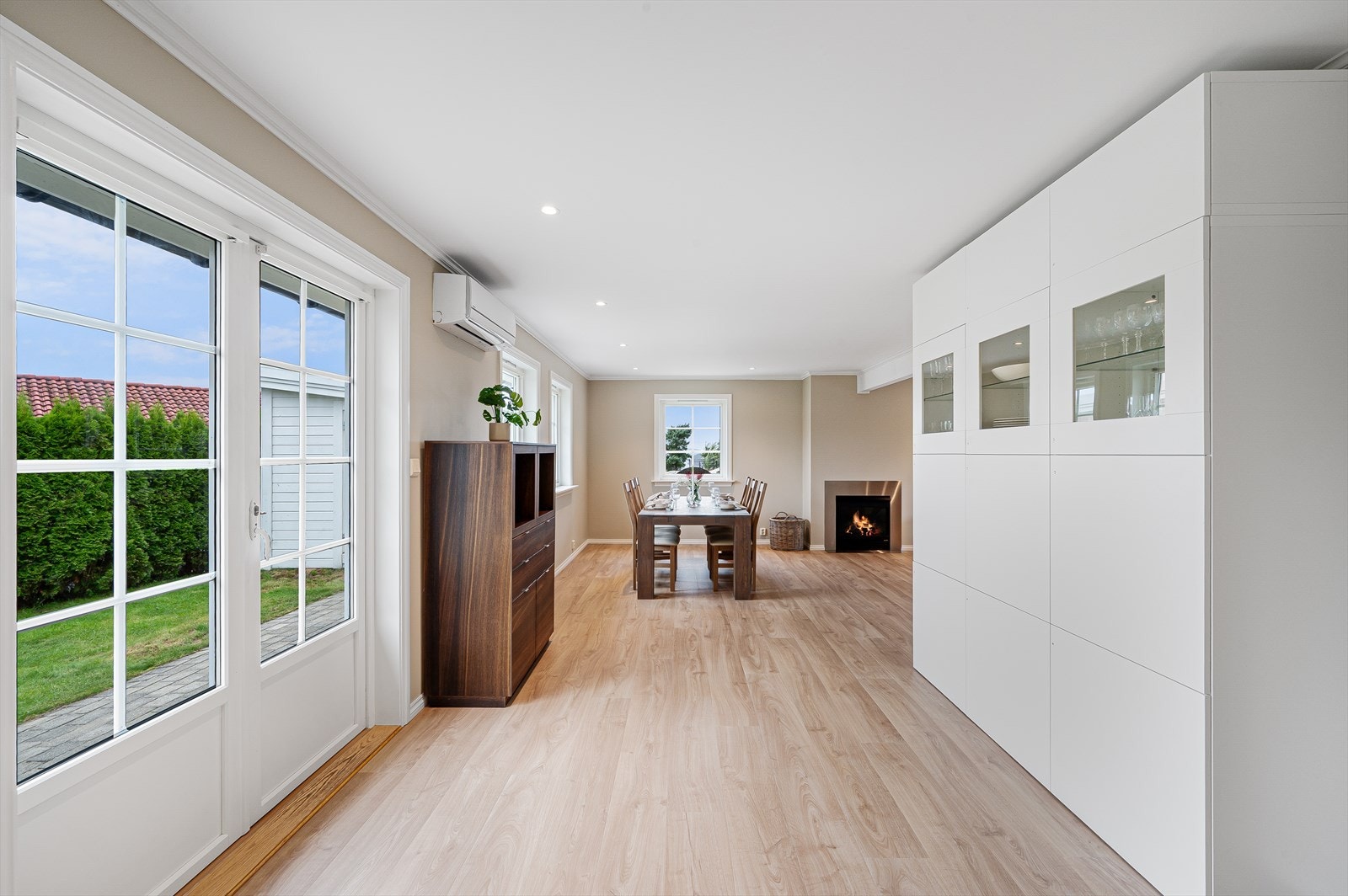 - Fra stuen har man også direkte tilgang til den sørvendte terrassen - Galleribilde