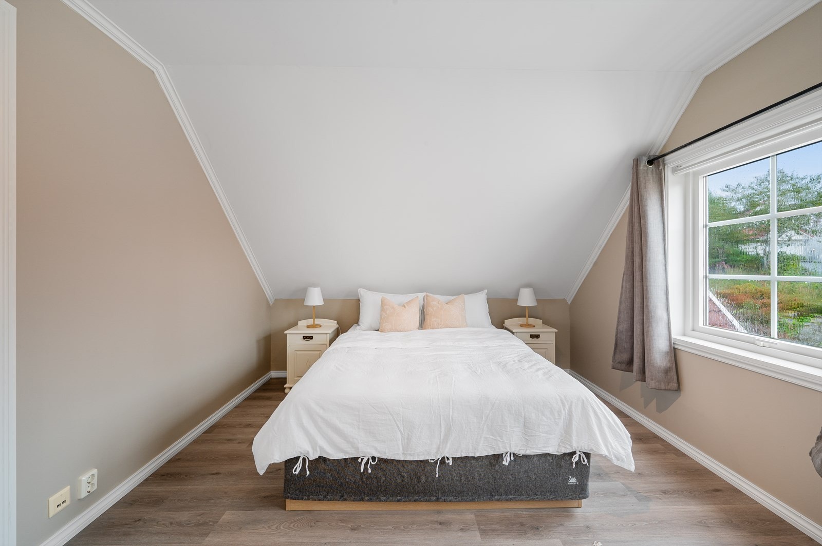 - Med god plass til seng i ønsket størrelse - Galleribilde