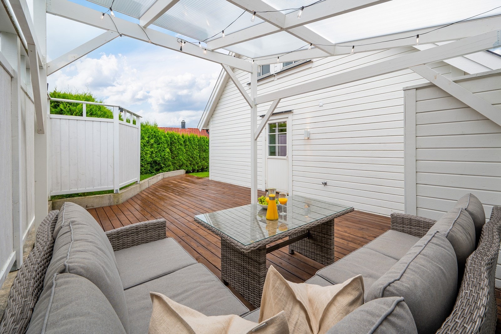 - Fra overbygd del har man direkte adkomst til boligens vaskerom - Galleribilde