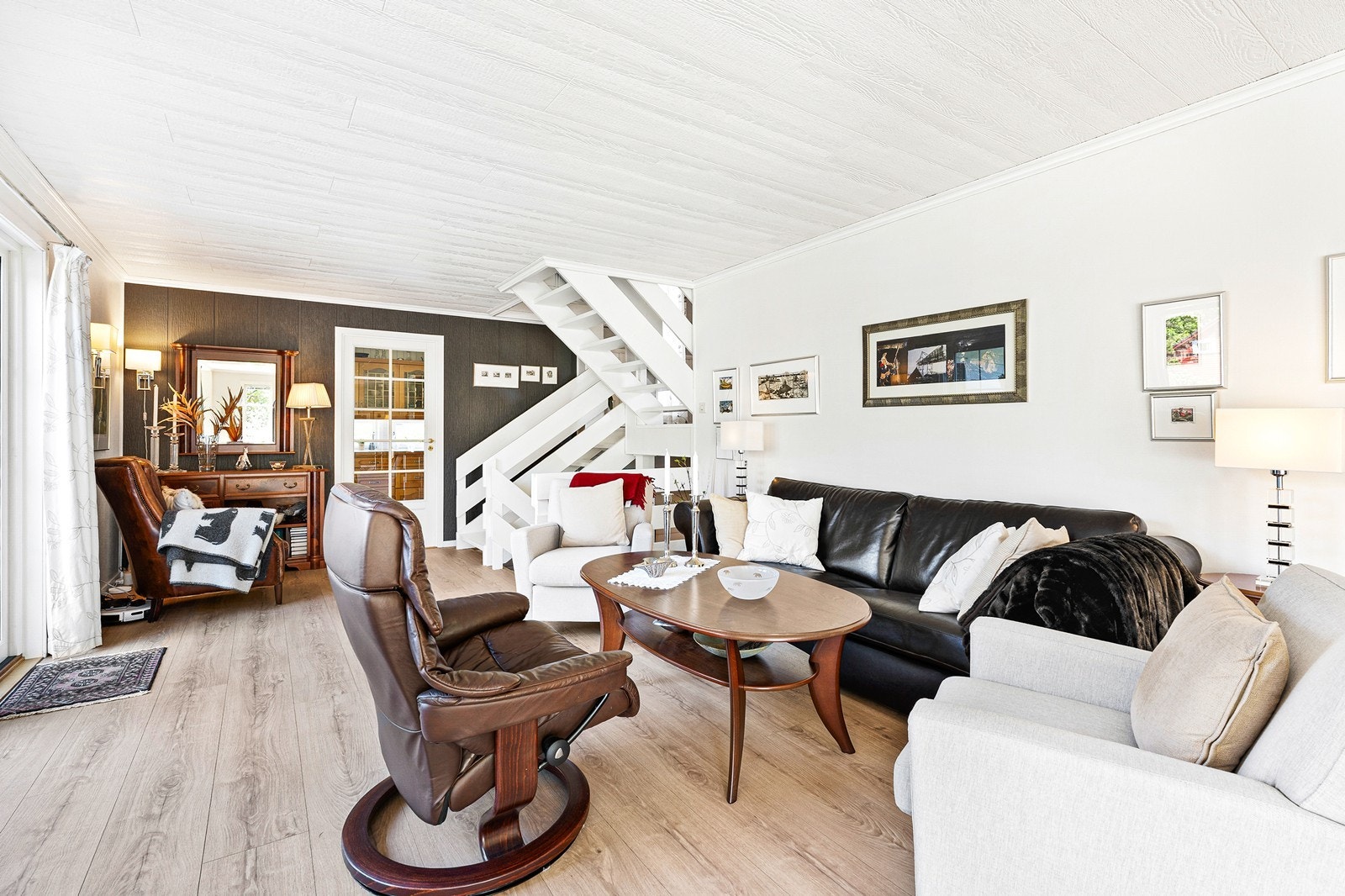 Rikelig av plass til flere seksjoner. Galleribilde