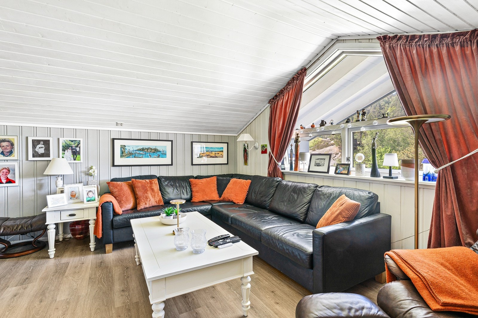 Stue som gir en ekstra oppholdsplass. Galleribilde