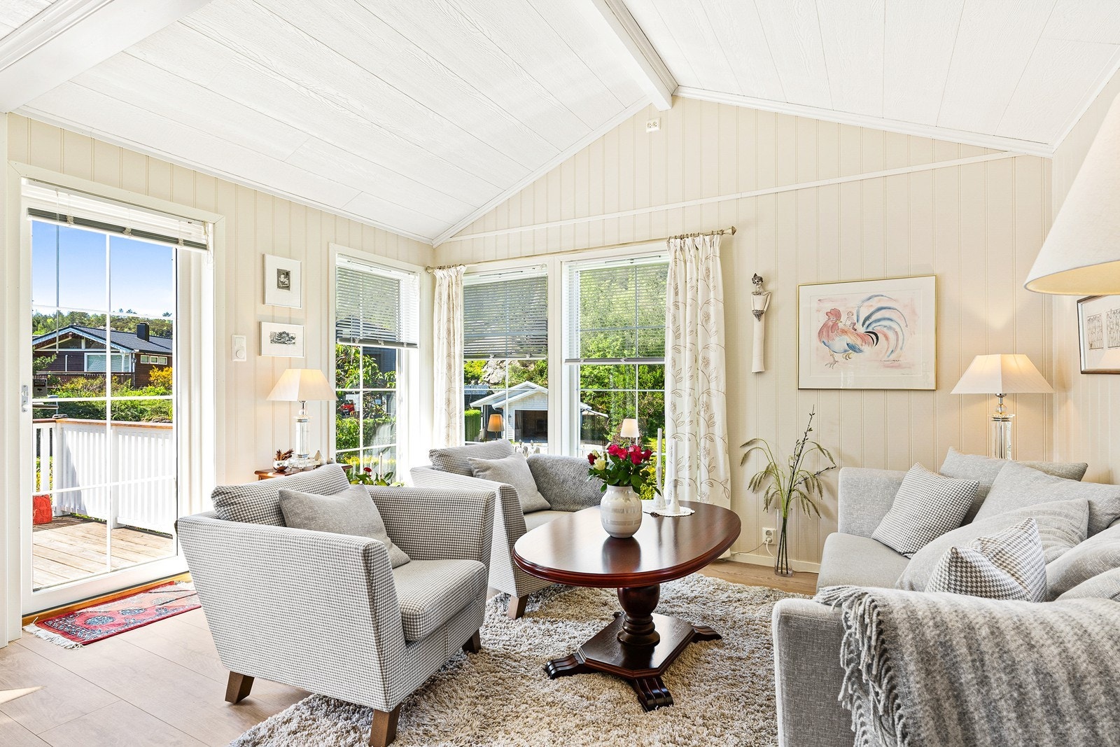 Boligen er oppført i 1983 og har blitt tilbygget i 2005 (kjøkken) og 2010 (stue). Galleribilde