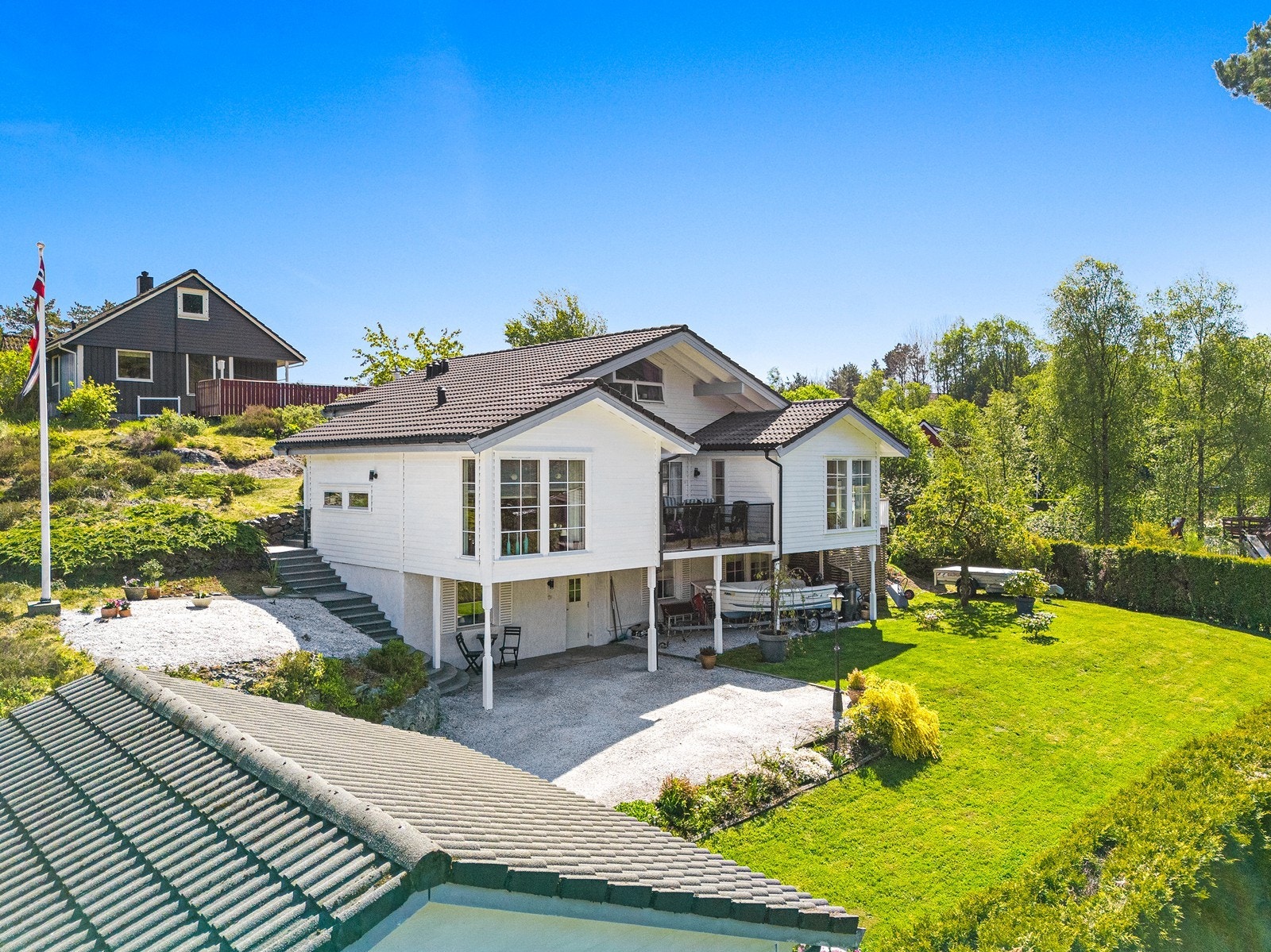 Nysæter idrettsanlegg er bare et steinkast unna og det er kort vei til Solid idrettsanlegg, barnehage, barneskole og ungdomsskole. Galleribilde