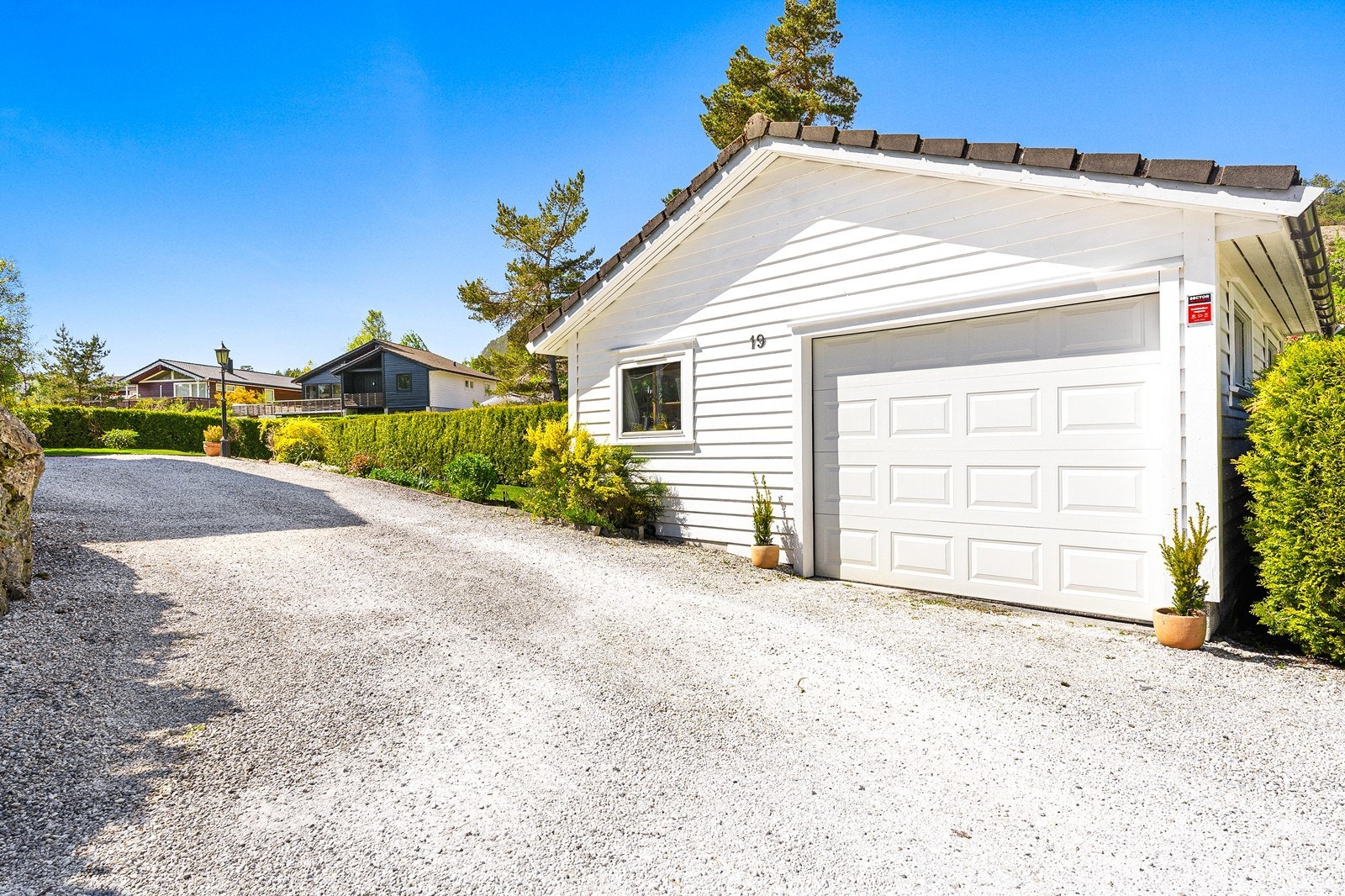Frittliggende garasje på 27 m². Galleribilde