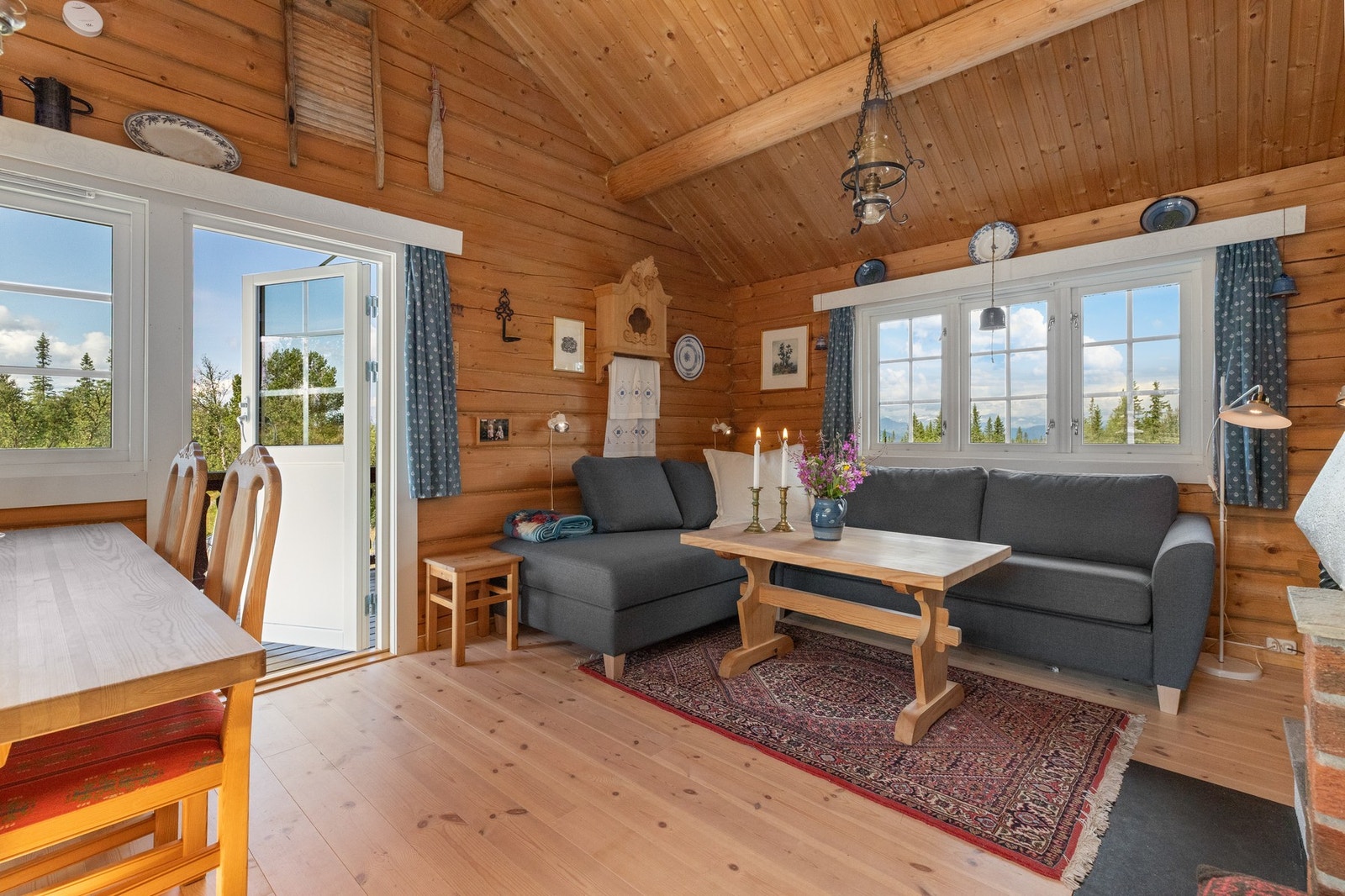 Plass til sofa- og spisegruppe Galleribilde