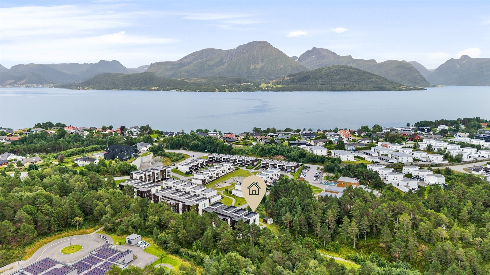 Dronebilde over boligområde på Flisnes Galleribilde