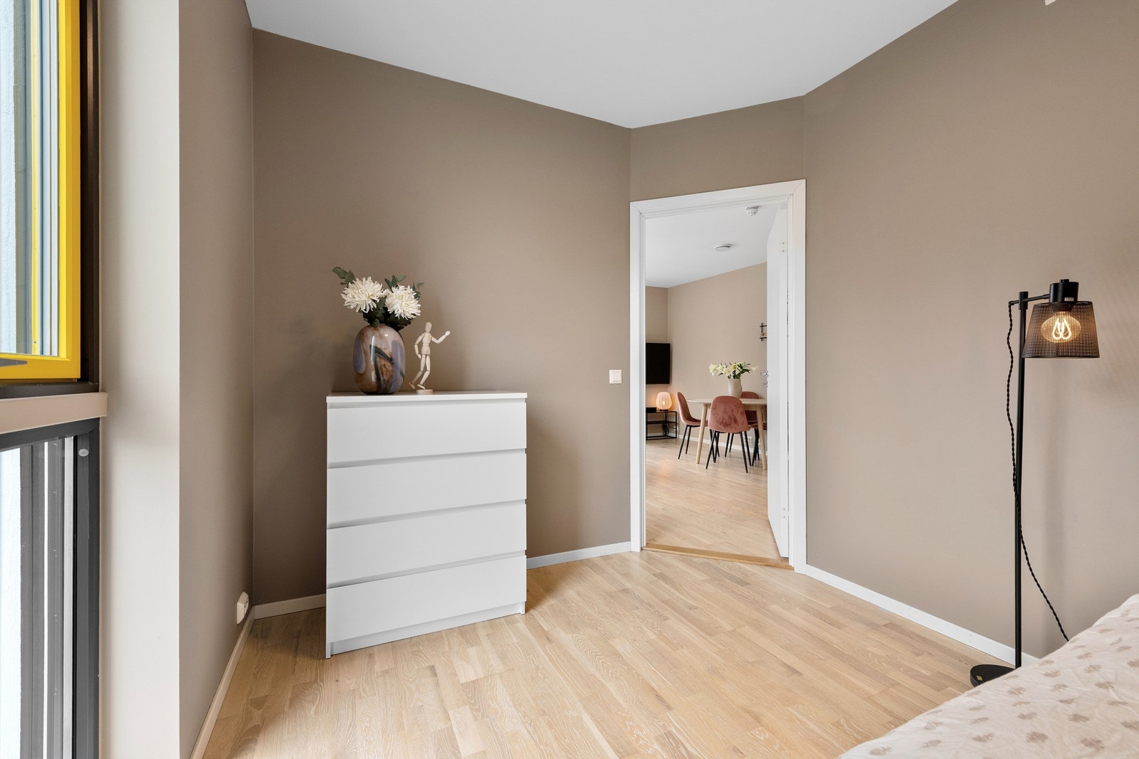 Soverom 3 har adkomst fra stue Galleribilde