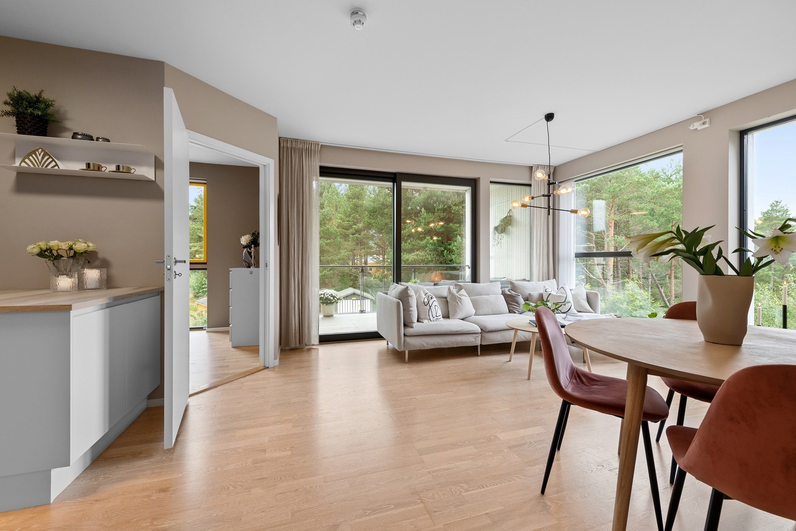 Åpen stue og kjøkkenløsning Galleribilde