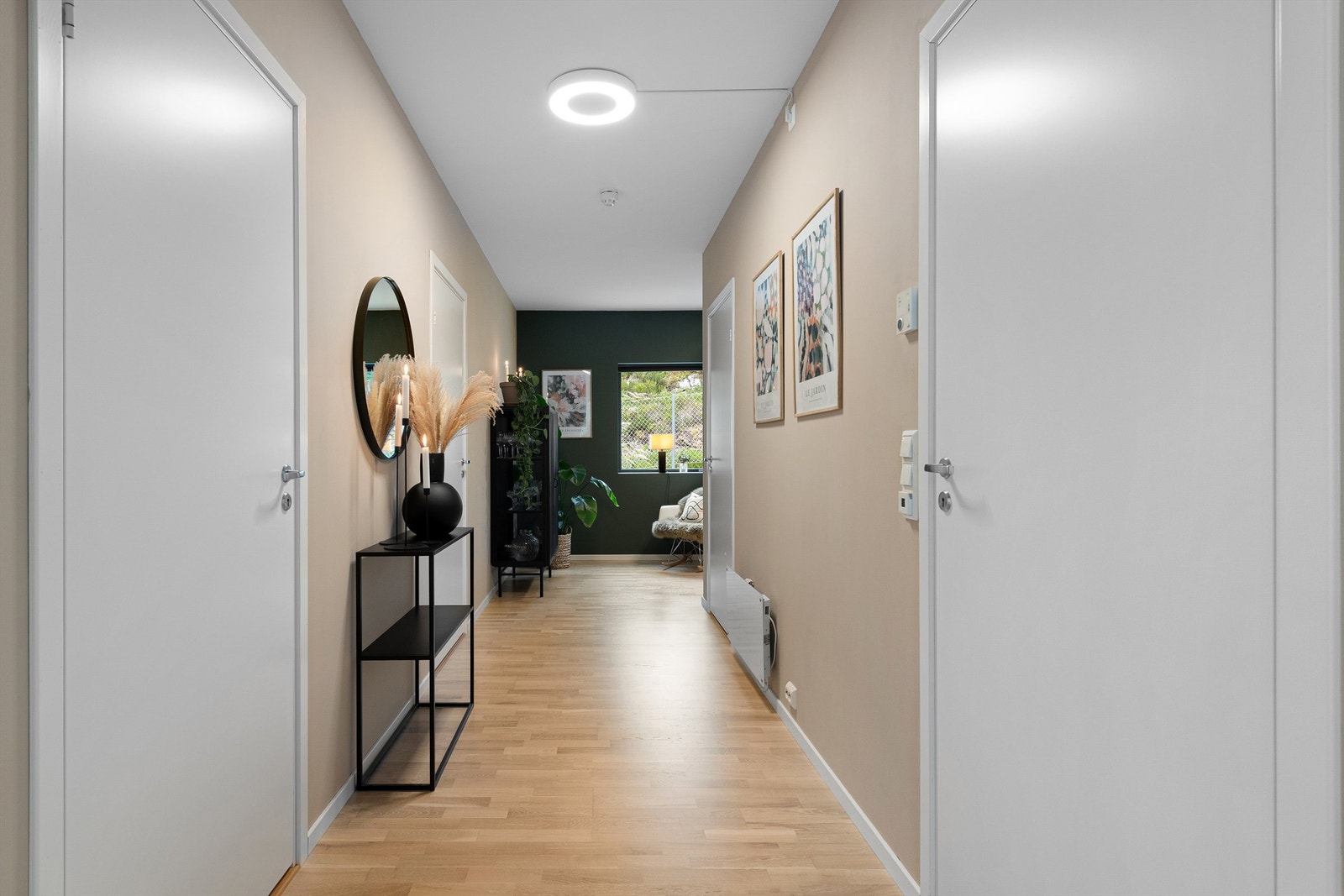 Fra gang mot entre Galleribilde