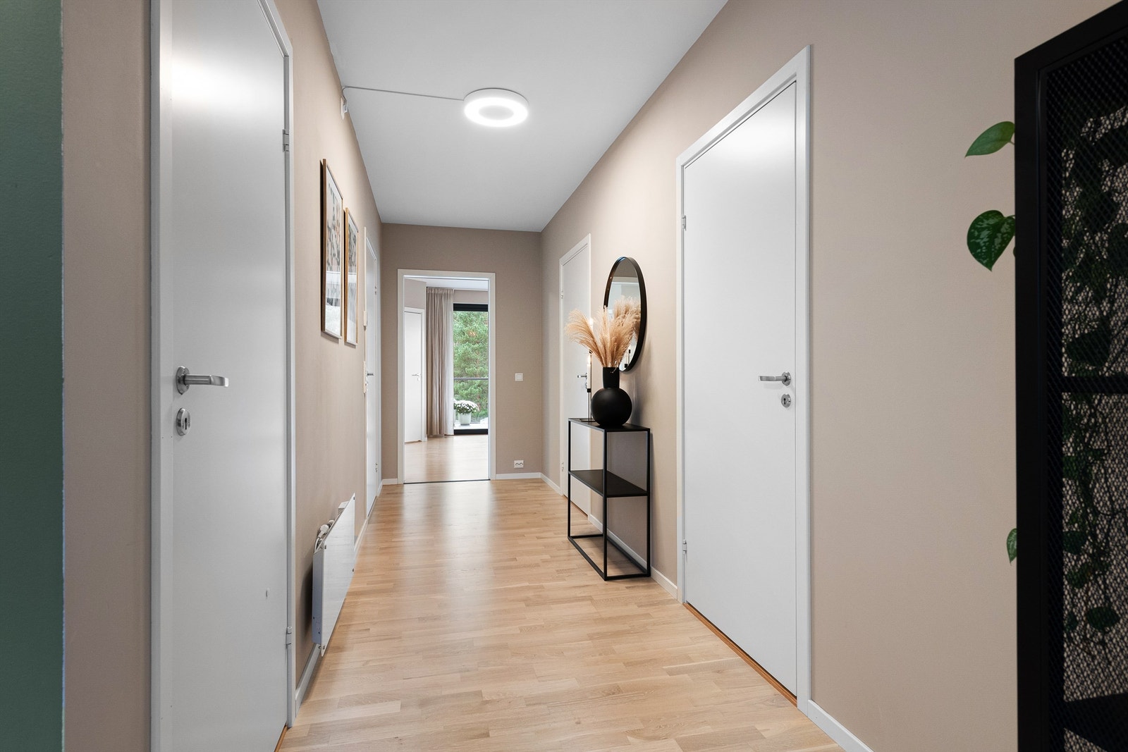 Gang mot stue/kjøkken. Galleribilde