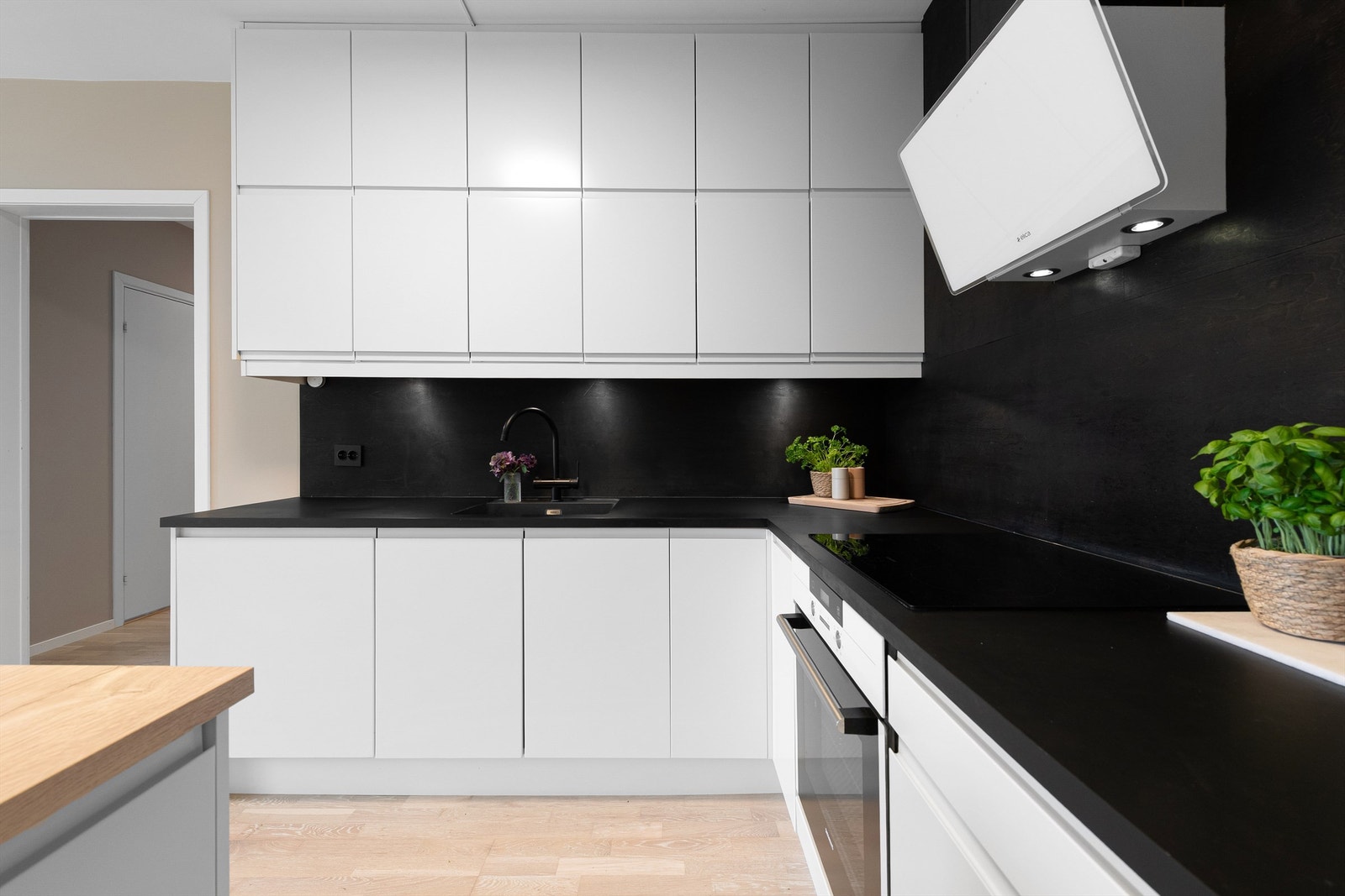 Ventilator er vegghengt med komfyrvakt Galleribilde