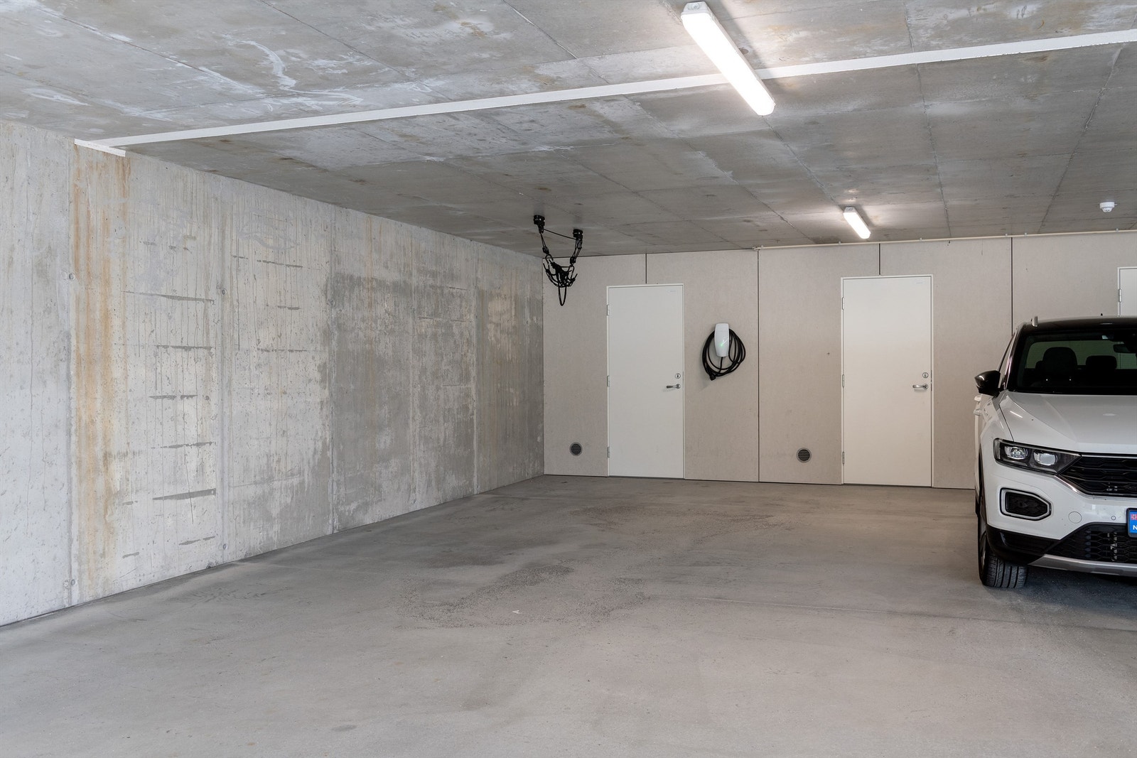 Parkeringsplass i parkeringskjeller Galleribilde