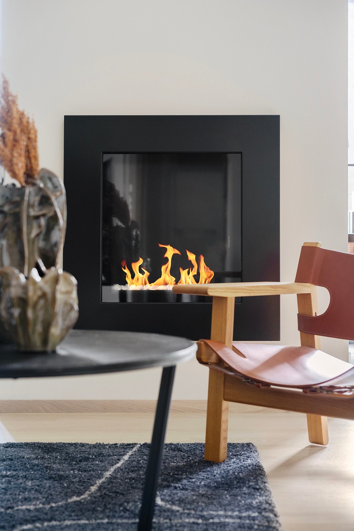 En moderne gasspeis bidrar til ekstra varme på kalde dager - Leiligheten er ellers utstyrt med vannbåren gulvvarme i alle rom med egen styring Galleribilde