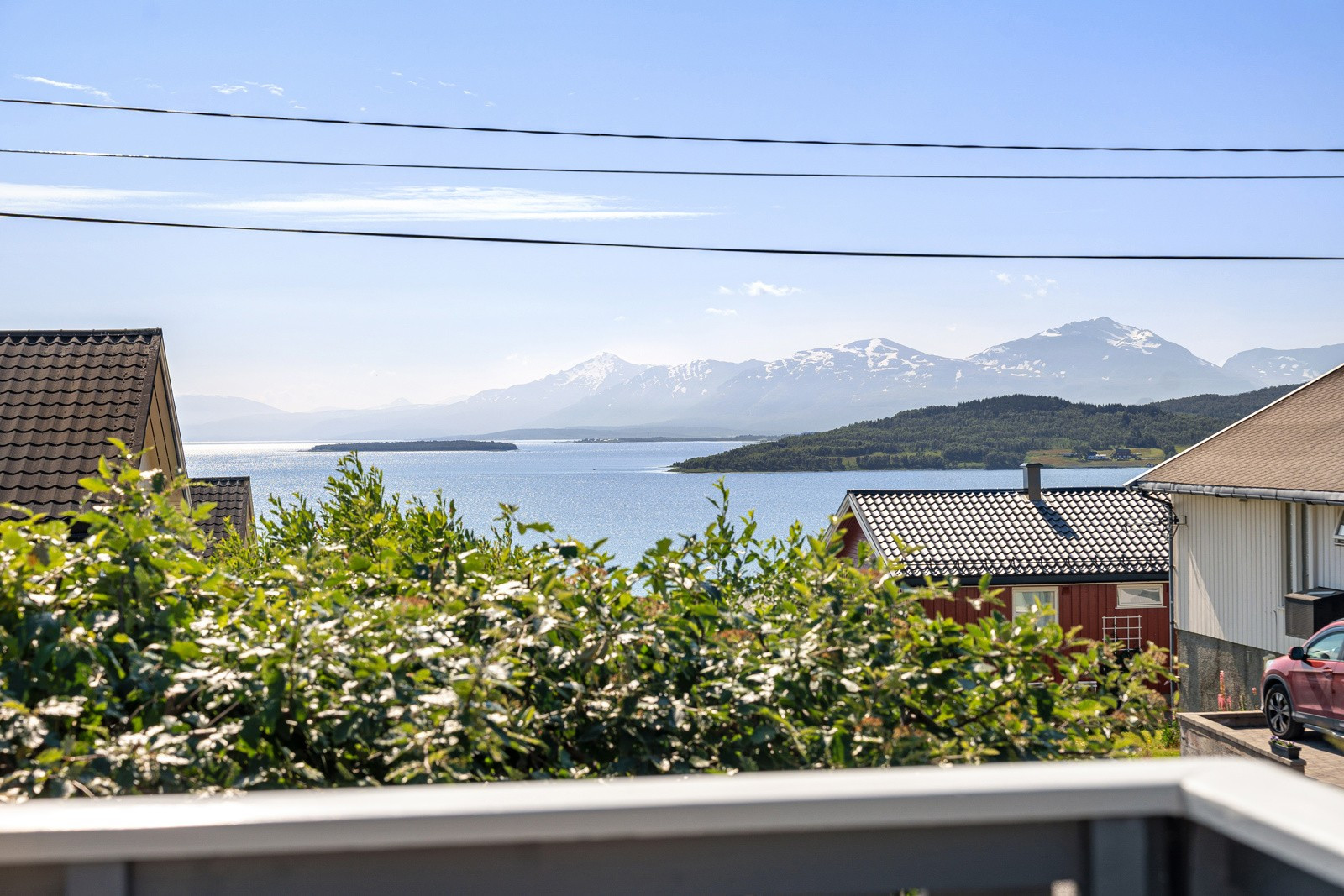 Verandaen byr på gode solforhold og ikke minst nydelig utsikt!
