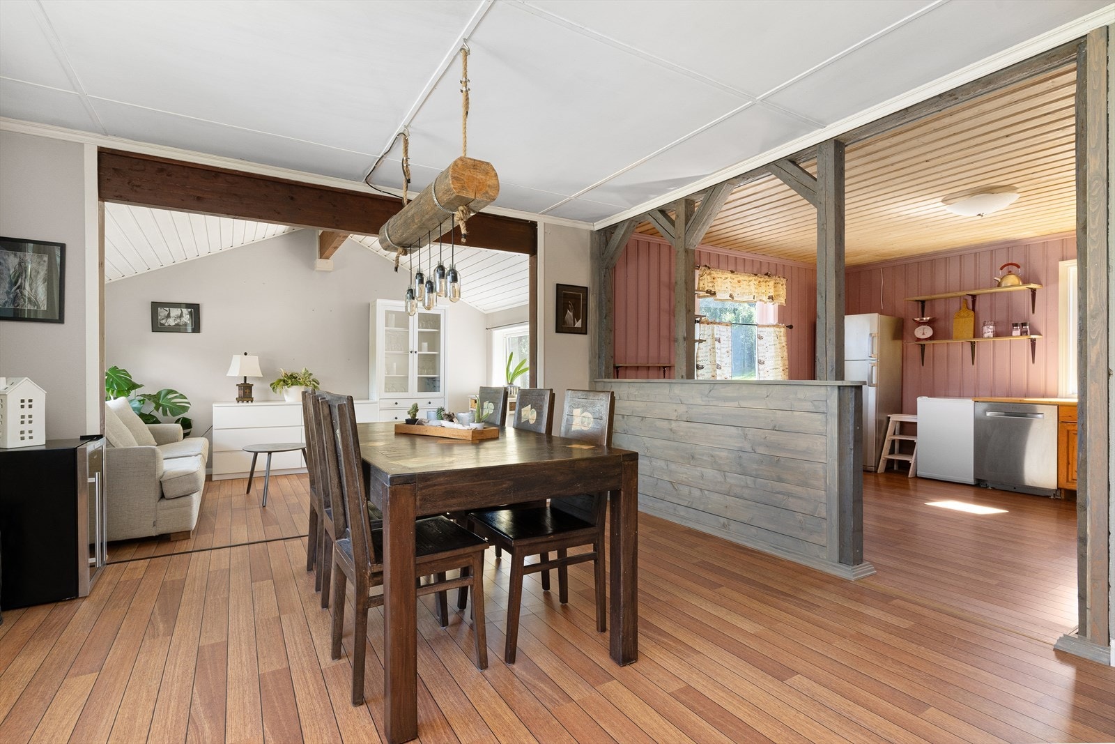 Her er det plass til et spisebord hvor hele familien kan samles. Galleribilde