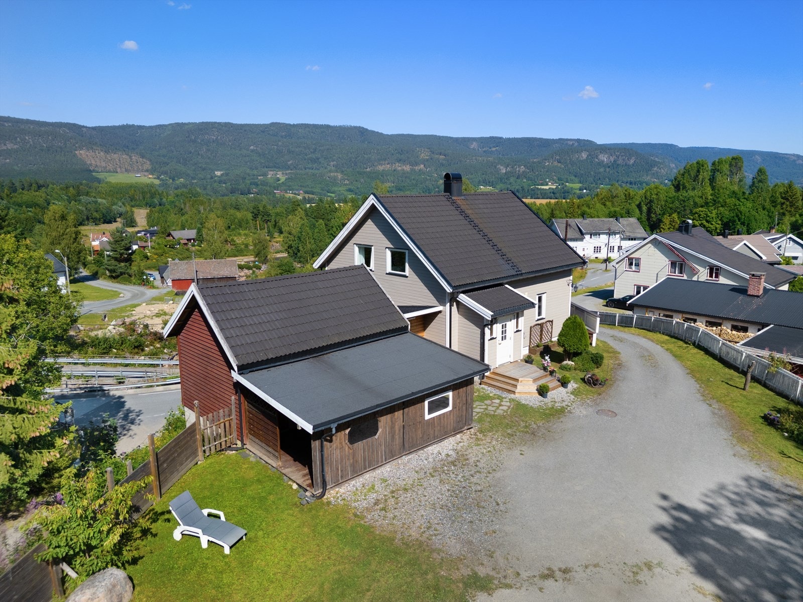 Det er ca. 20 km til Kongsberg og ca. 10 km til Hvittingfoss. Galleribilde