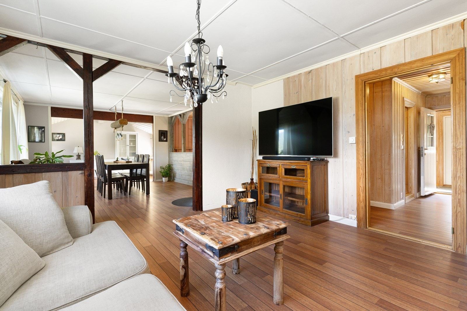 Her er det plass til at hele familien kan samlet til en TV-kveld. Galleribilde