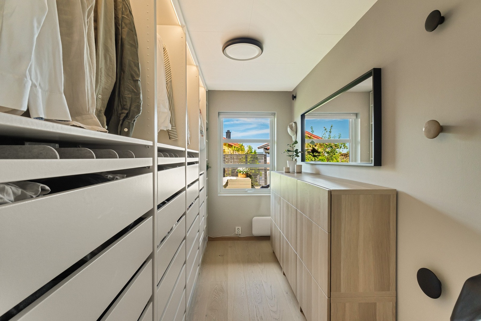 Soverom som i dag er benyttet som walk-in closet. Galleribilde