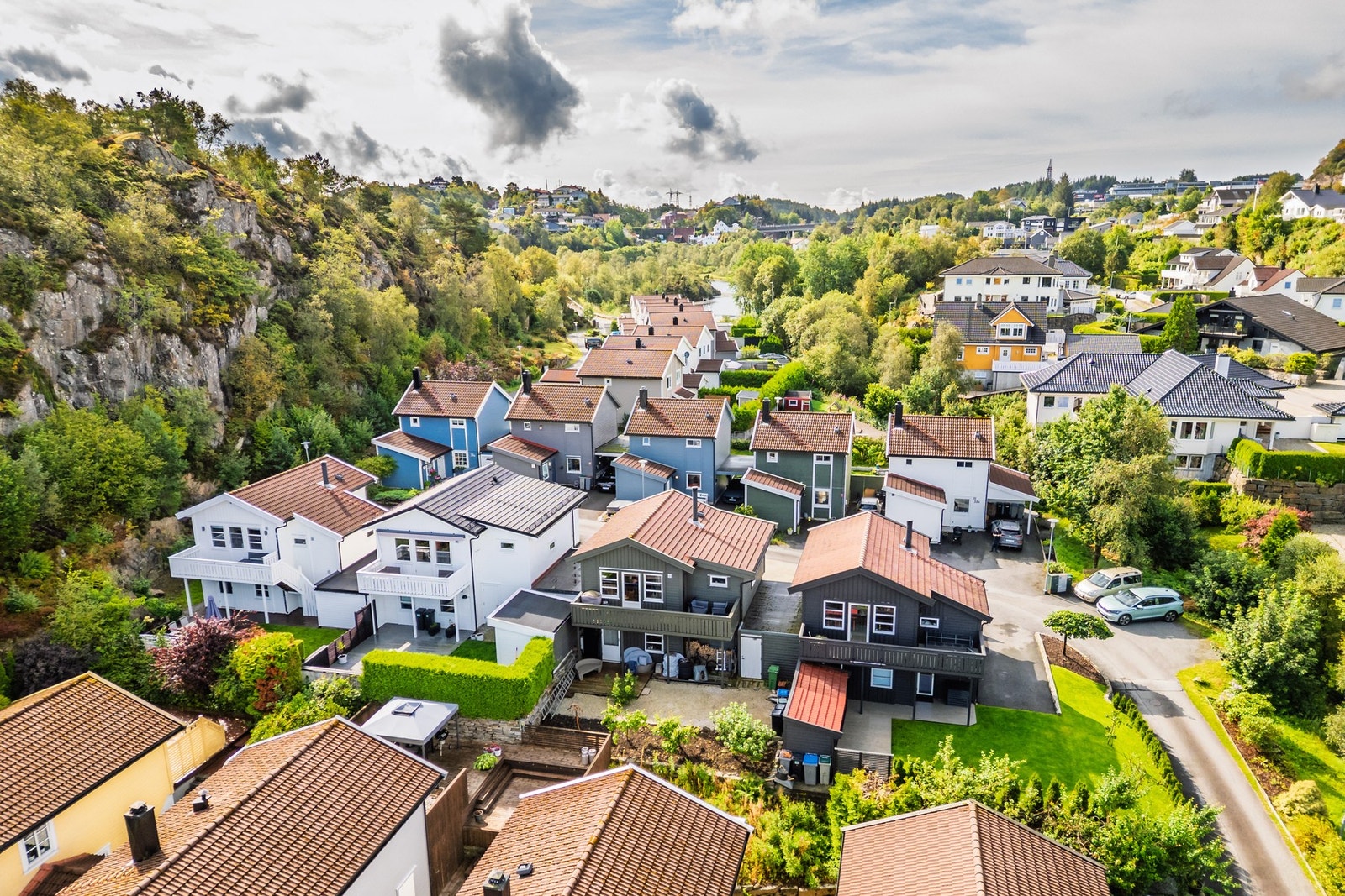Dette er en strøken og oppgradert enebolig, med familievennlig beliggenhet. Galleribilde