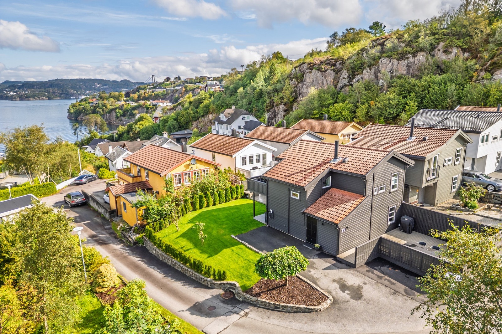 Boligen har en attraktiv beliggenhet på enden av feltet. Galleribilde