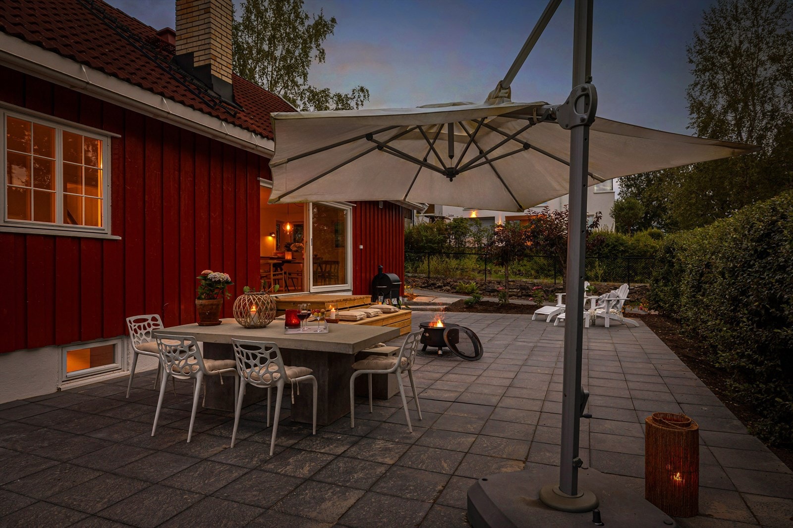 På sommeren kan man nyte hyggelige middager skjermet og i rolige omgivelser. Galleribilde