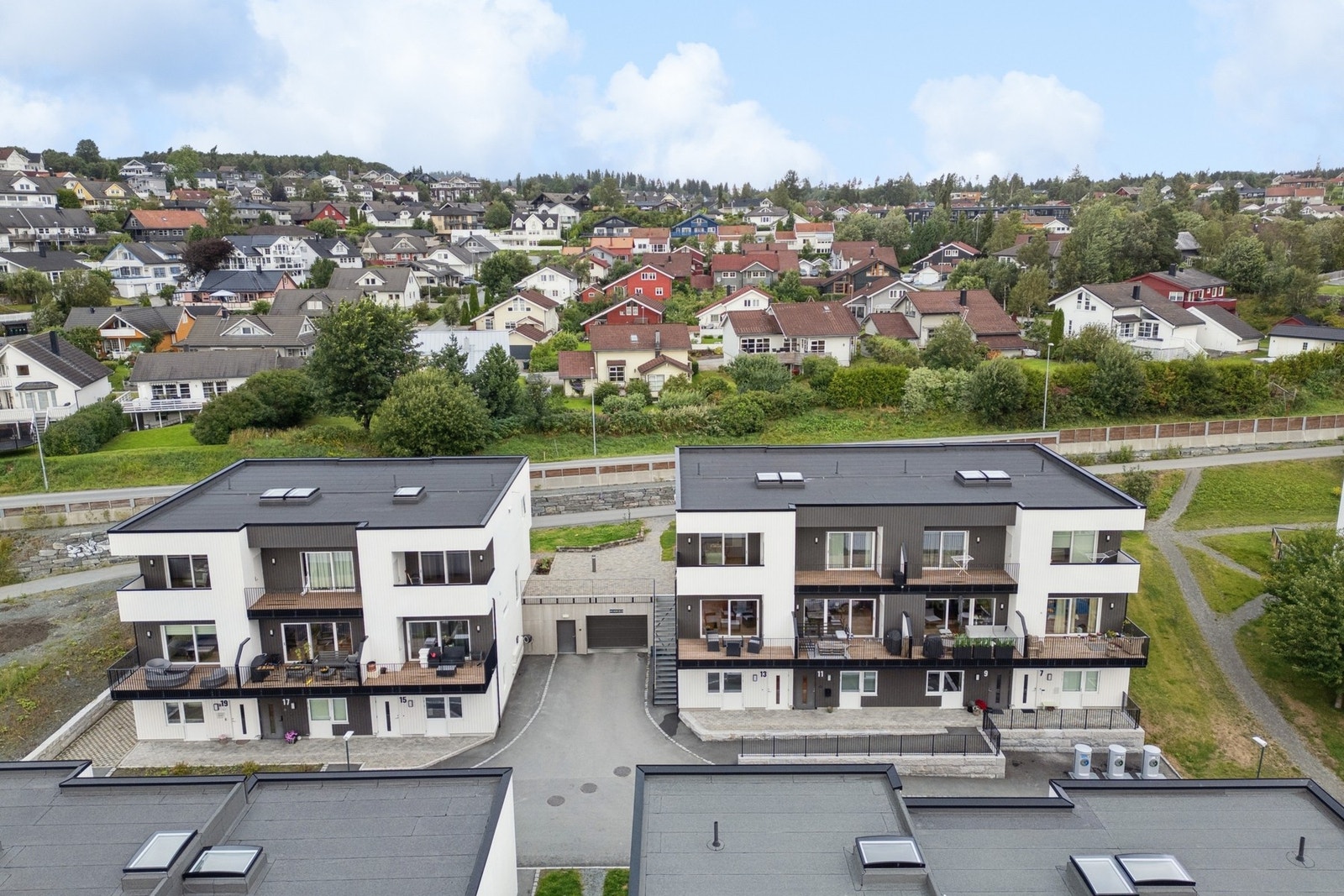 EIE eiendomsmegling ved Simen Vollan har gleden av å presentere
Lundlia 13! Foto: Robin Hope Syrstad. Galleribilde