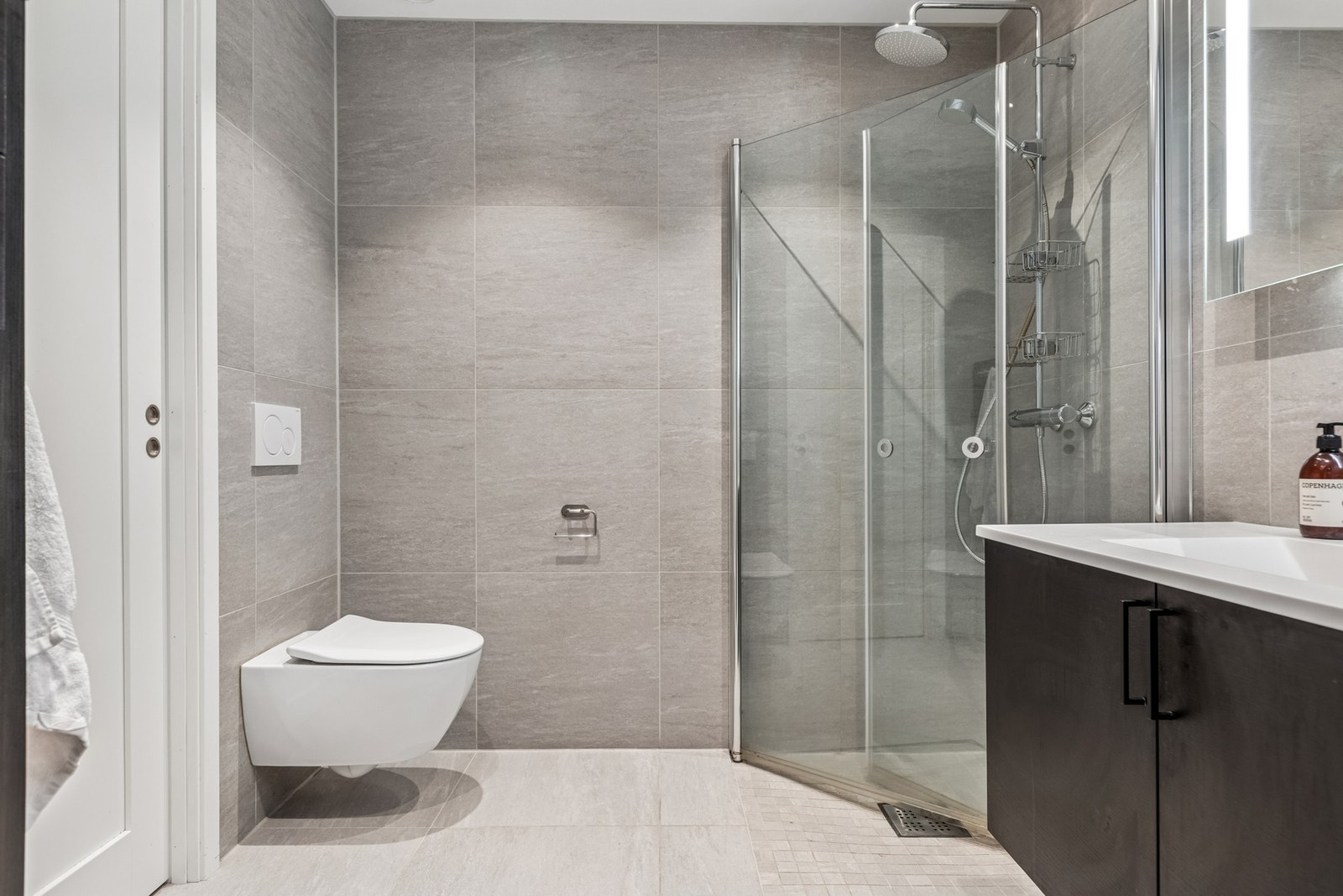 Det er til sammen to bad i boligen. Galleribilde