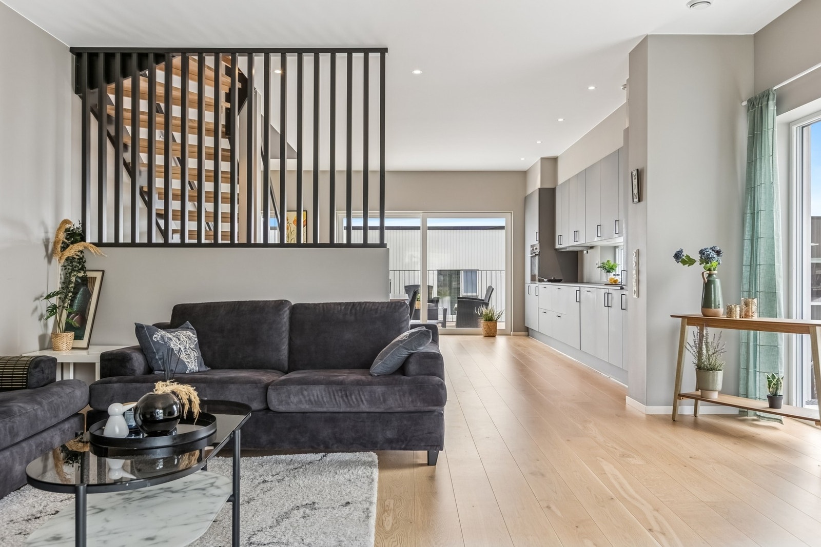 Gulvflater er belagt med parkett. Galleribilde