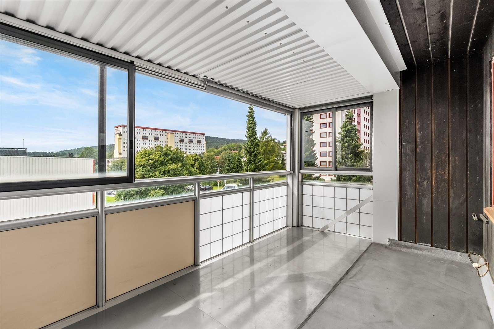 Velkommen til Rødtvetveien 11, en 3-roms med stort potensial og meget god intern beliggenhet. Galleribilde