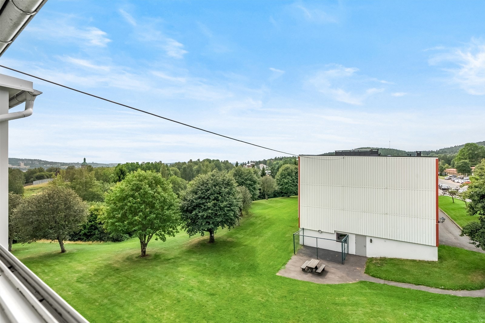 Flotte solforhold og utsikt fra balkong. Galleribilde