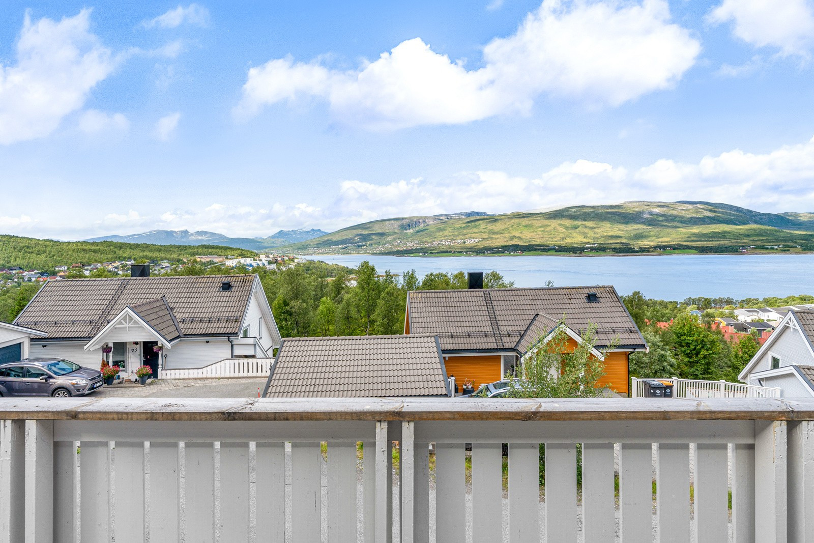 Tomannsbolig beliggende i et barnevennlig boområde i attraktive Hamna.