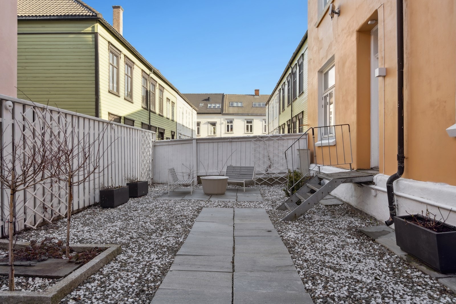 Leiligheten har en sentral beliggenhet på Møllenberg med gangavstand til Solsiden og Bakklandet. Galleribilde