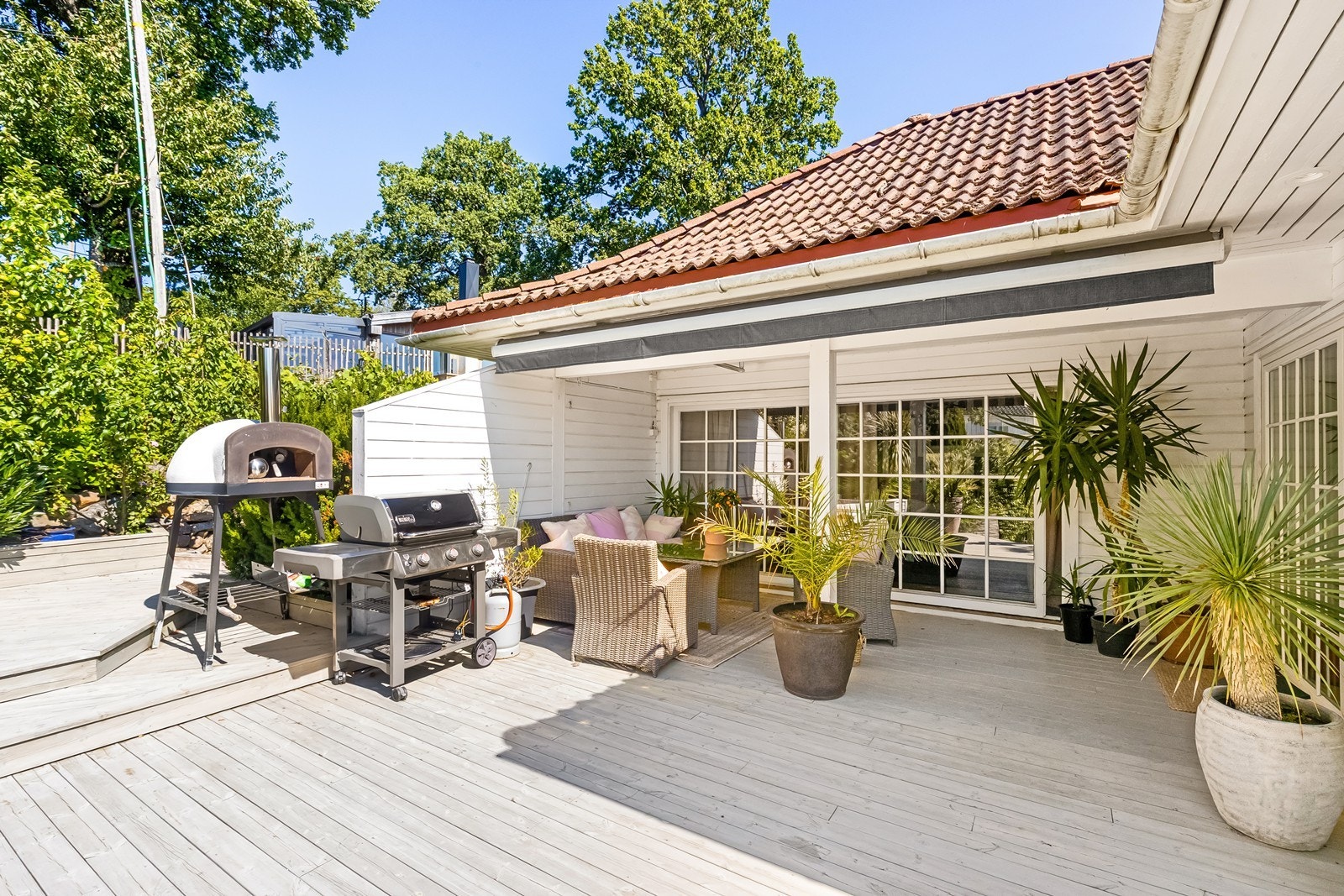 Terrasse med markise Galleribilde