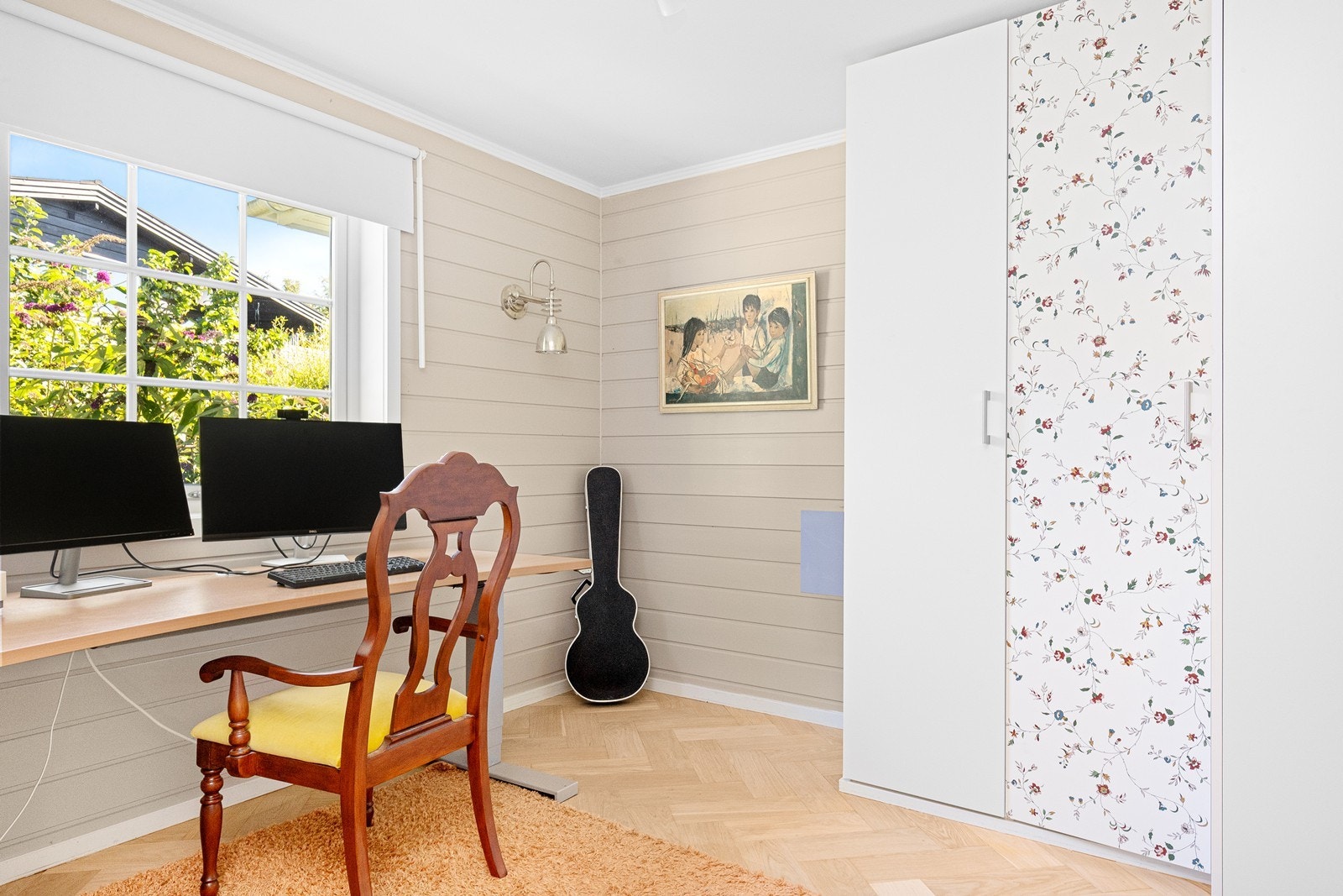 Soverom nr. 2 med nyslipt gulv Galleribilde