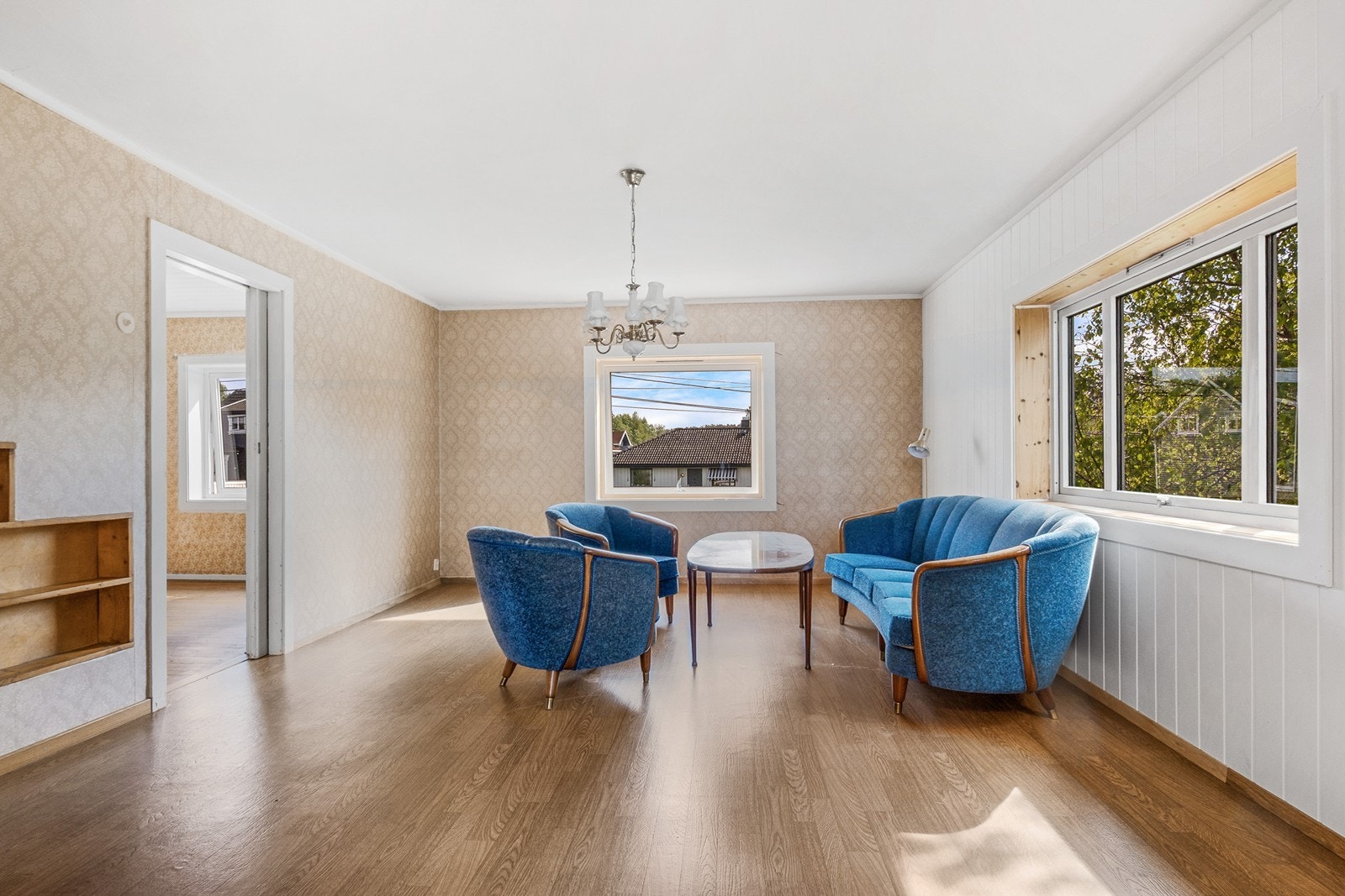 Stuen 2. etg. er utmerket om man vil trekke seg litt tilbake med en bok eller som f.eks. spill- og lekeareal. Galleribilde