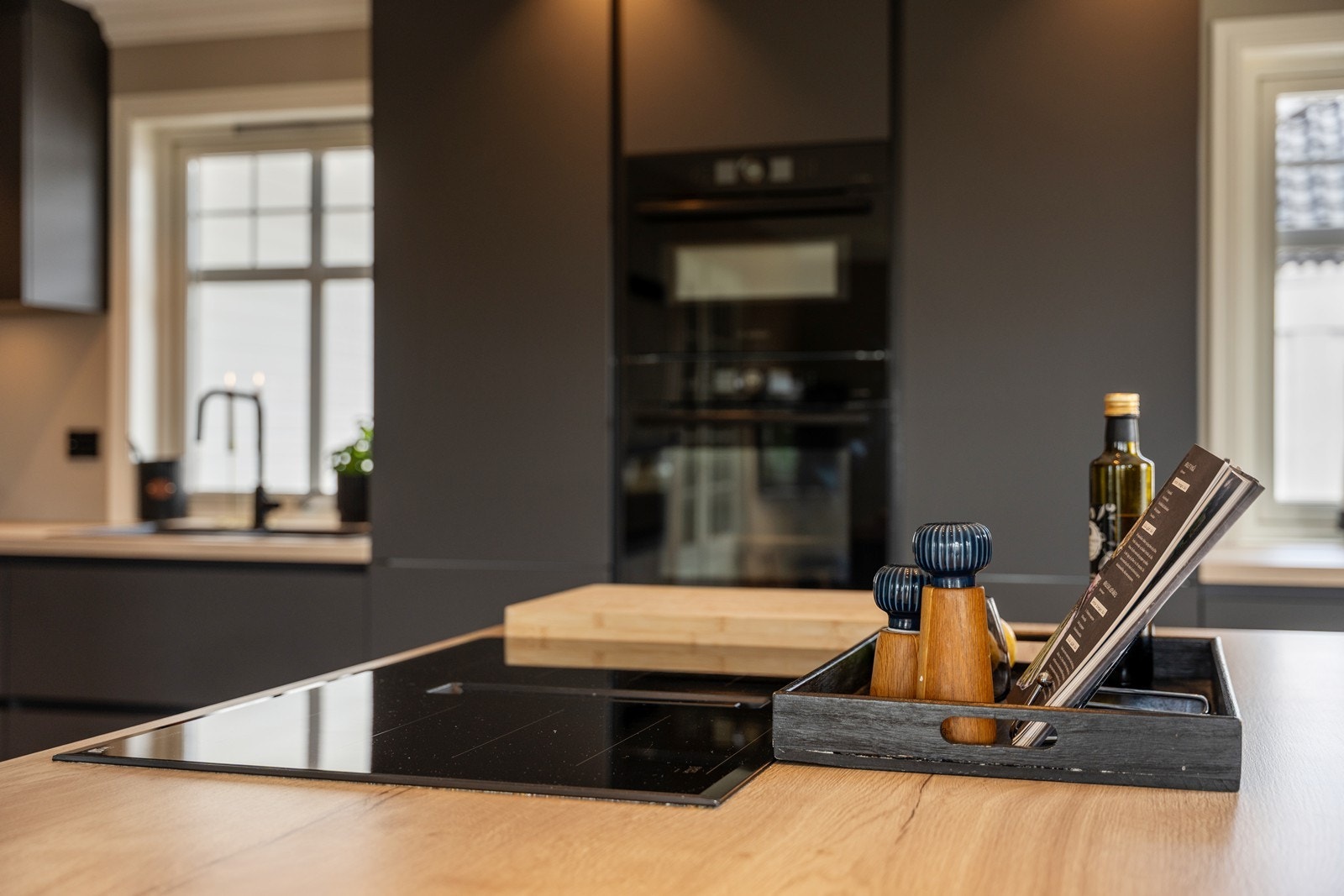 Induksjonsplatetopp med integrert ventilator. Galleribilde