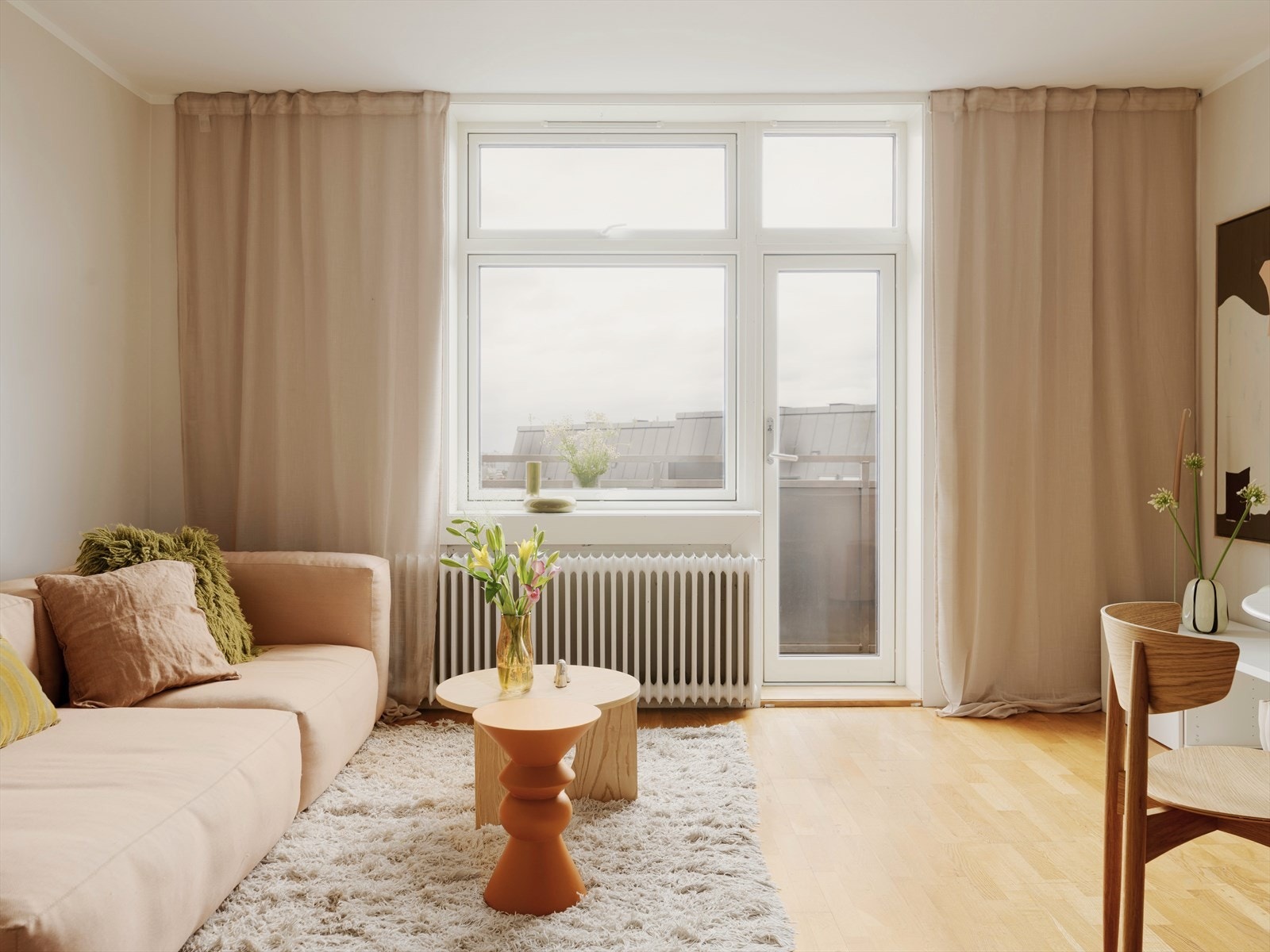 Her bor du høyt og luftig med mye lys. Galleribilde