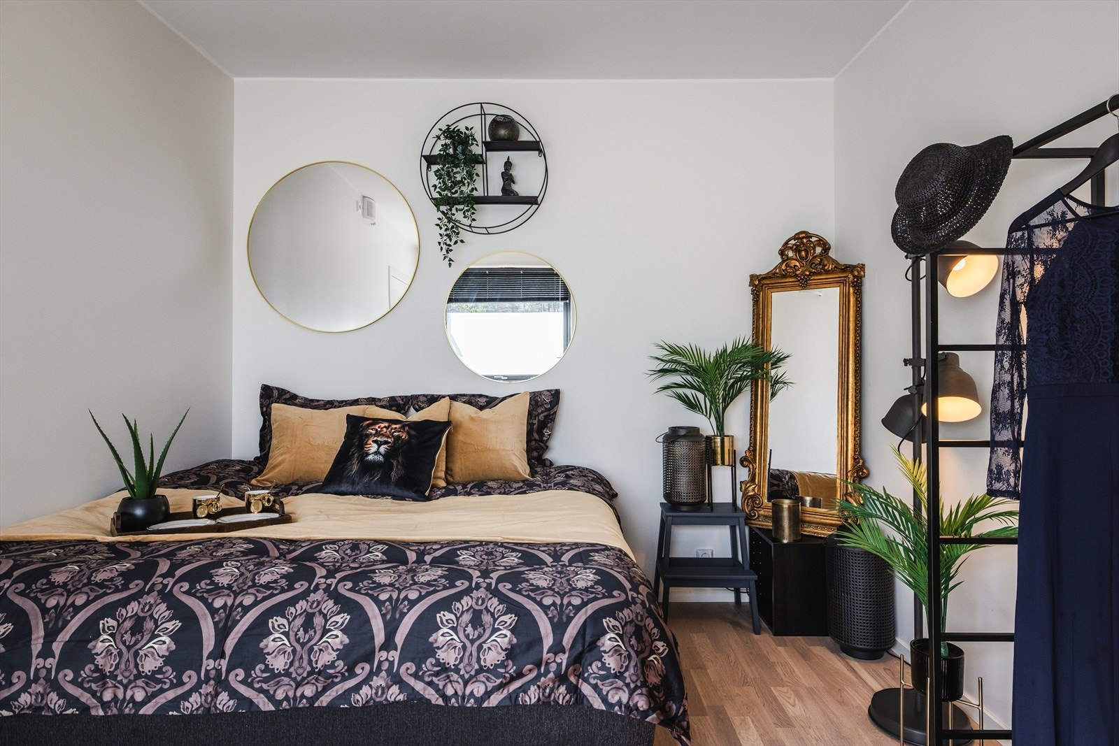 Det er plass til dobbeltseng, nattbord og annet ønsket møblement. Galleribilde