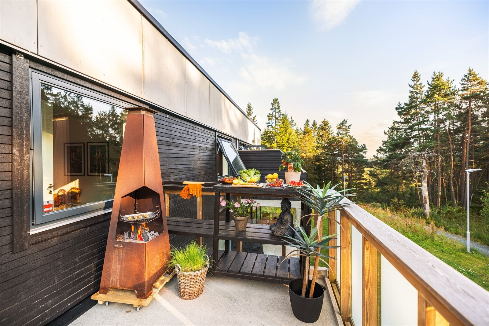 Balkongen er en naturlig forlengelse av stuen. Særlig på varme sommerdager. Galleribilde