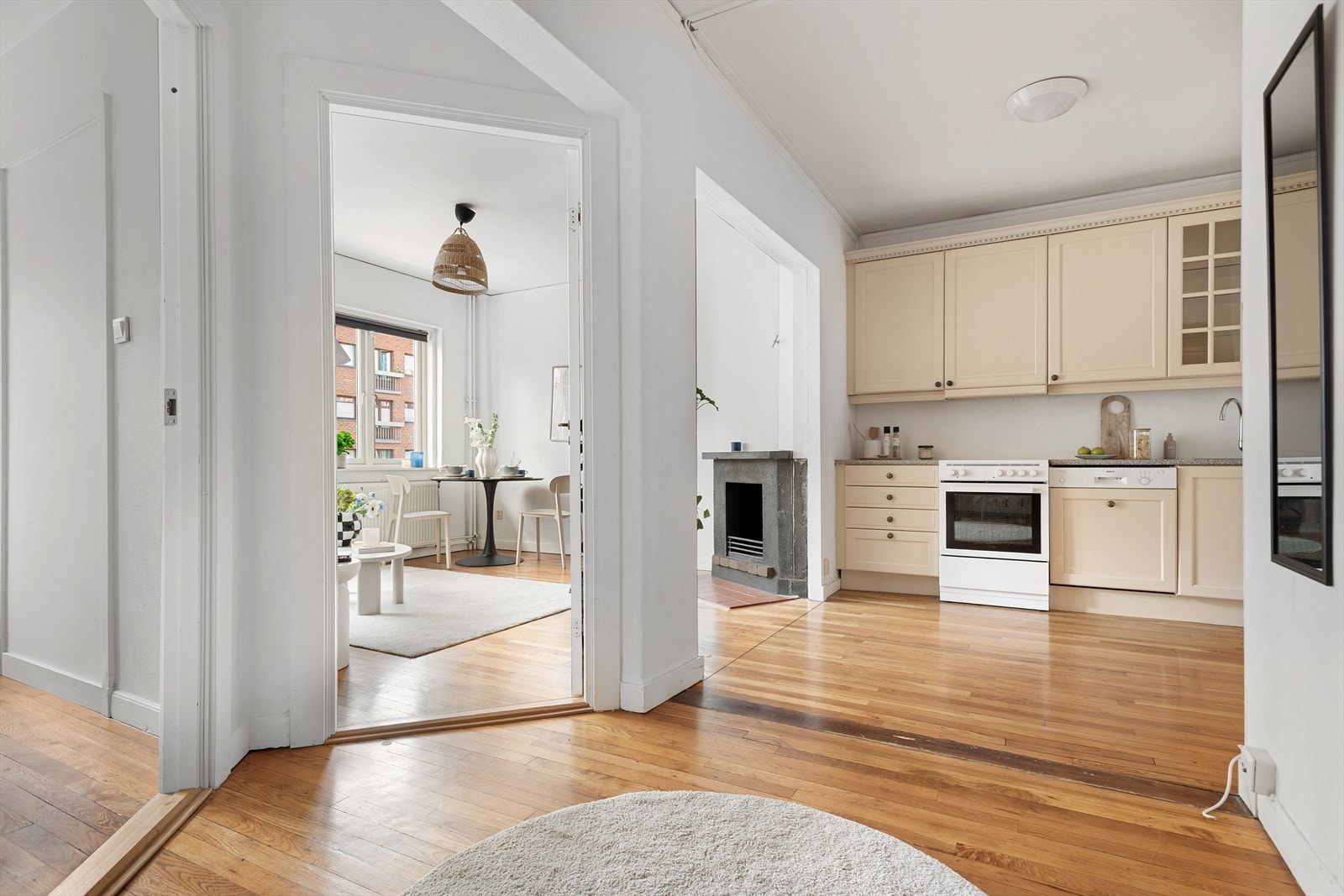 Delvis åpen stue-/kjøkkenløsning med flere innredningsmuligheter. Galleribilde